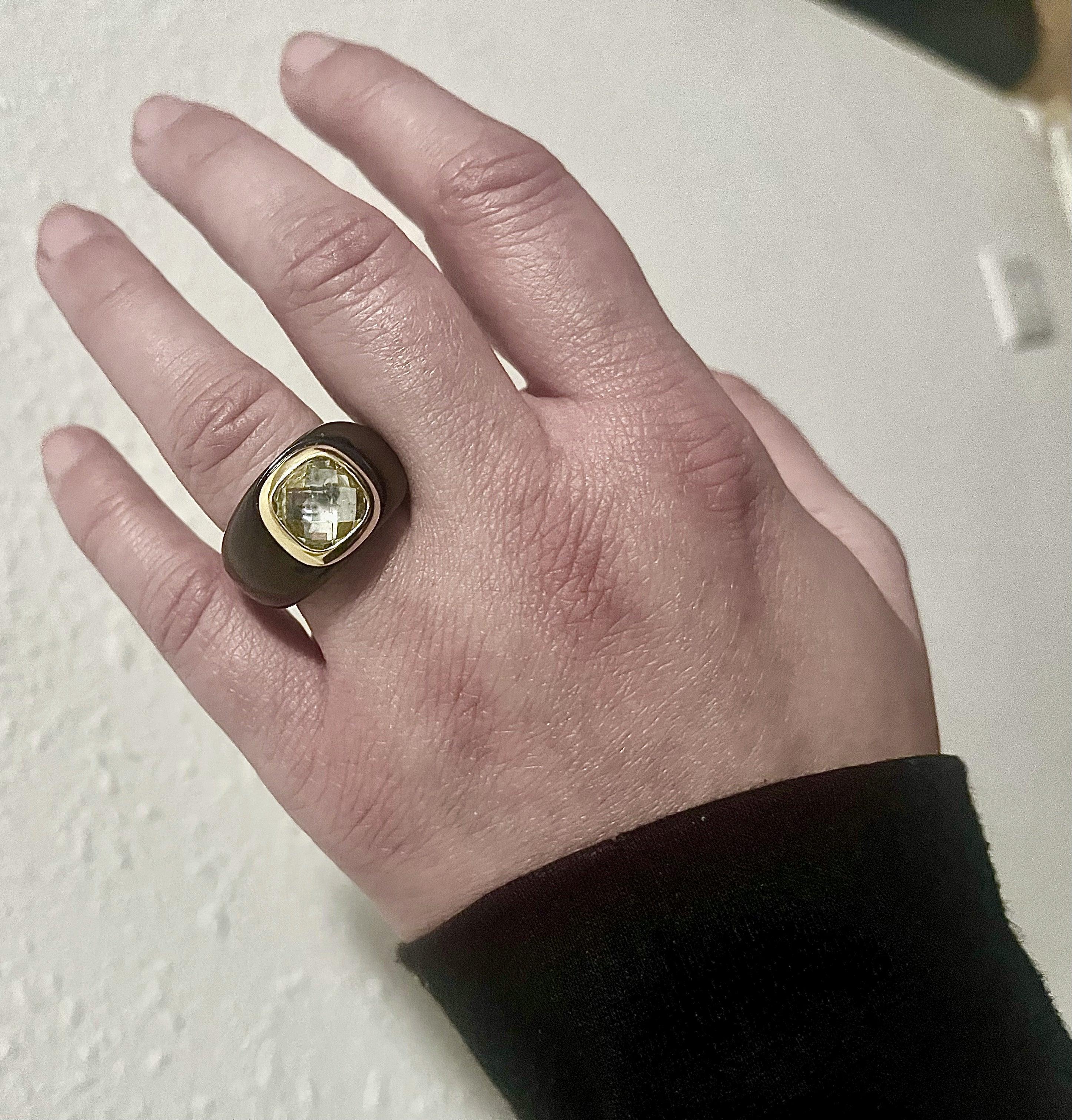 Vintage Red Carpet 12.2 Carat Quartz and Black Resin Gold Statement Ring In Excellent Condition For Sale In Montreal, QC