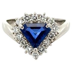 Anello da cocktail vintage Red Carpet 1,50 carati con zaffiro trilione e diamante in platino