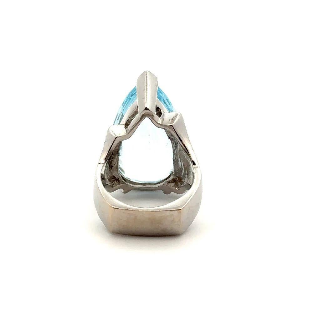 Vintage Red Carpet 20 Carat Pear Blue Topaz Gold Statement Solitaire Ring In Excellent Condition For Sale In Montreal, QC