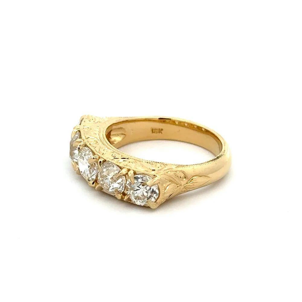En vente :  Vintage Red Carpet 5 Stone Diamond Gold Engraved Band Statement Ring (Bague de déclaration) 5
