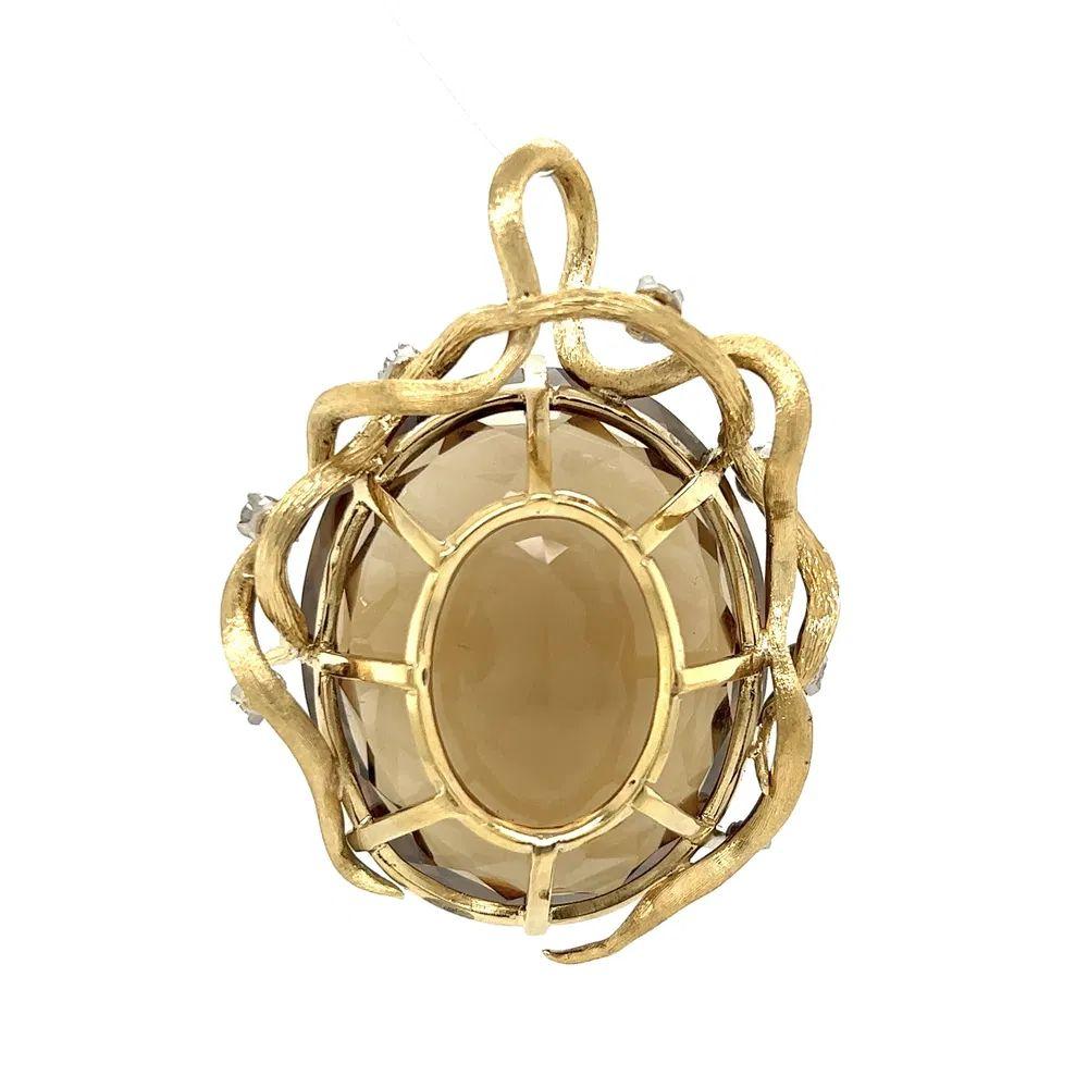 Taille mixte Vintage Red Carpet 75 Carat Smokey Quartz and Diamond Gold Statement Pendentif en vente