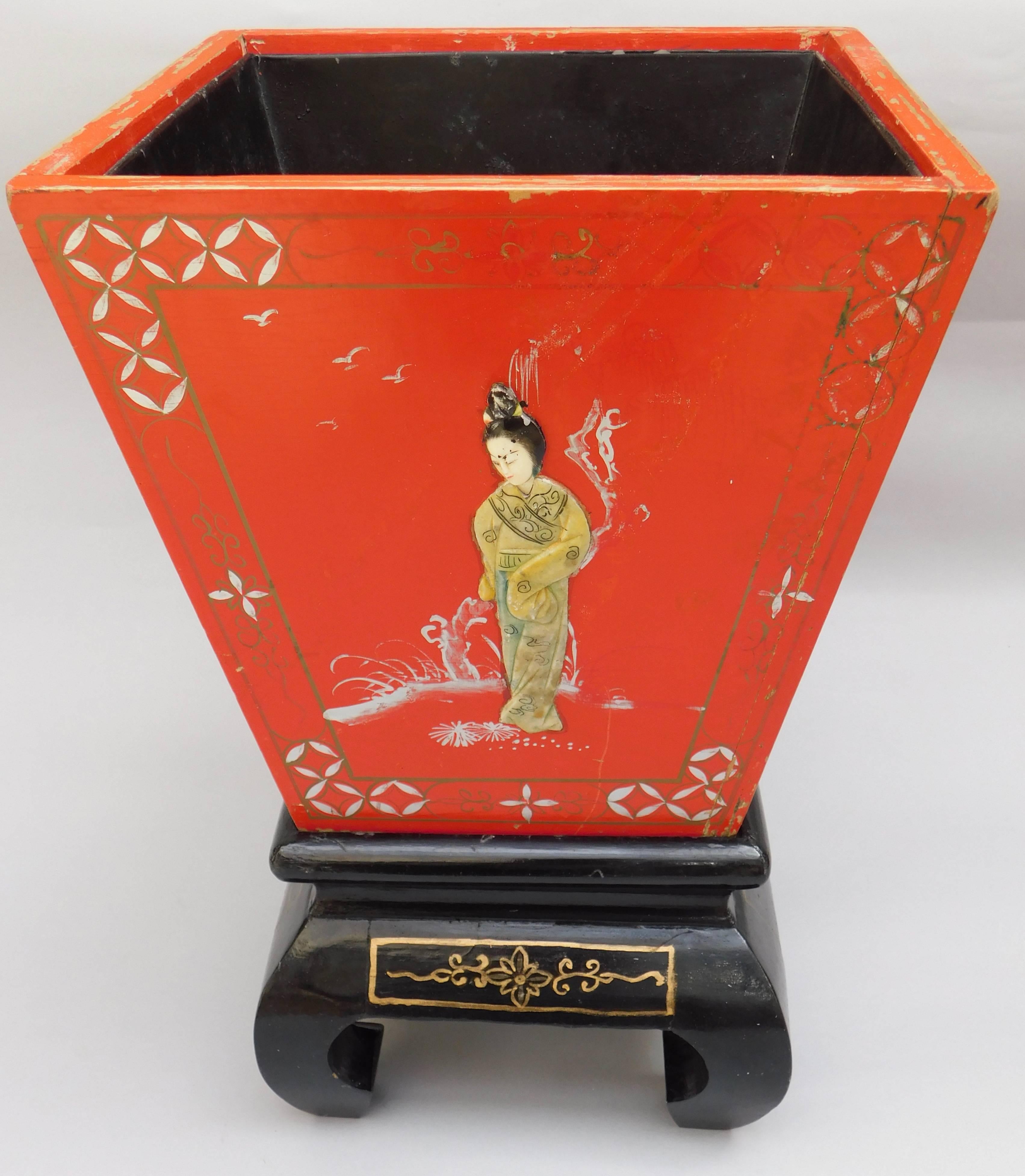 Vintage Red Chinoiserie Planter / Wine Cooler on Stand In Good Condition For Sale In Antwerp, BE