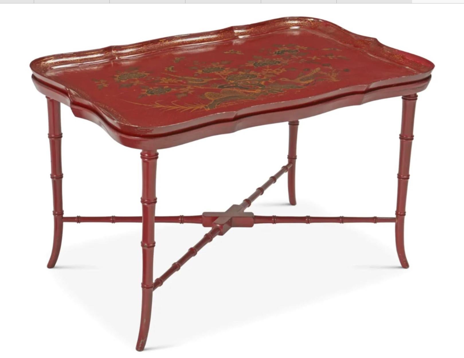 Bois Table basse vintage rouge avec plateau et faux bambou chinoiserie en vente