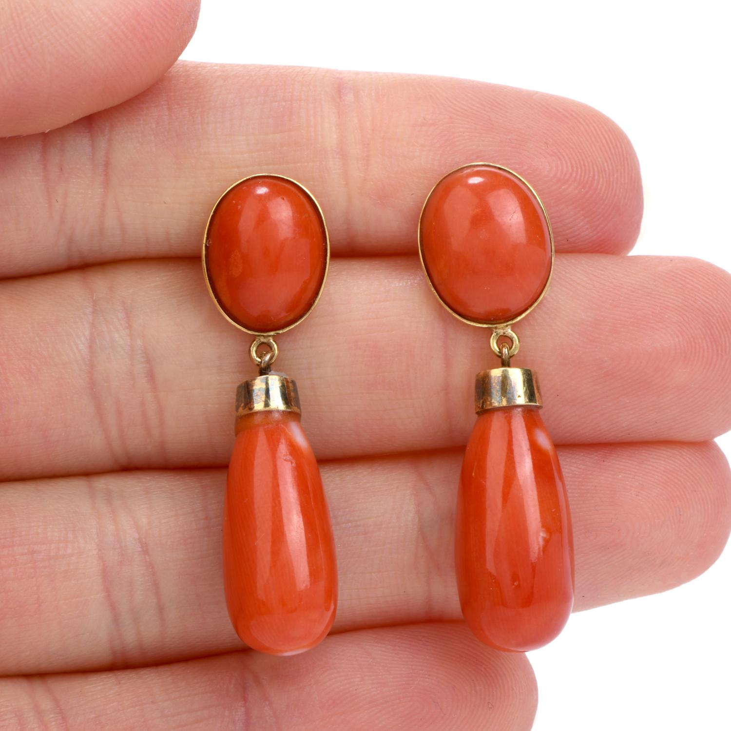 Retro Vintage Red Coral 18 Karat Gold Drop Dangle Earrings