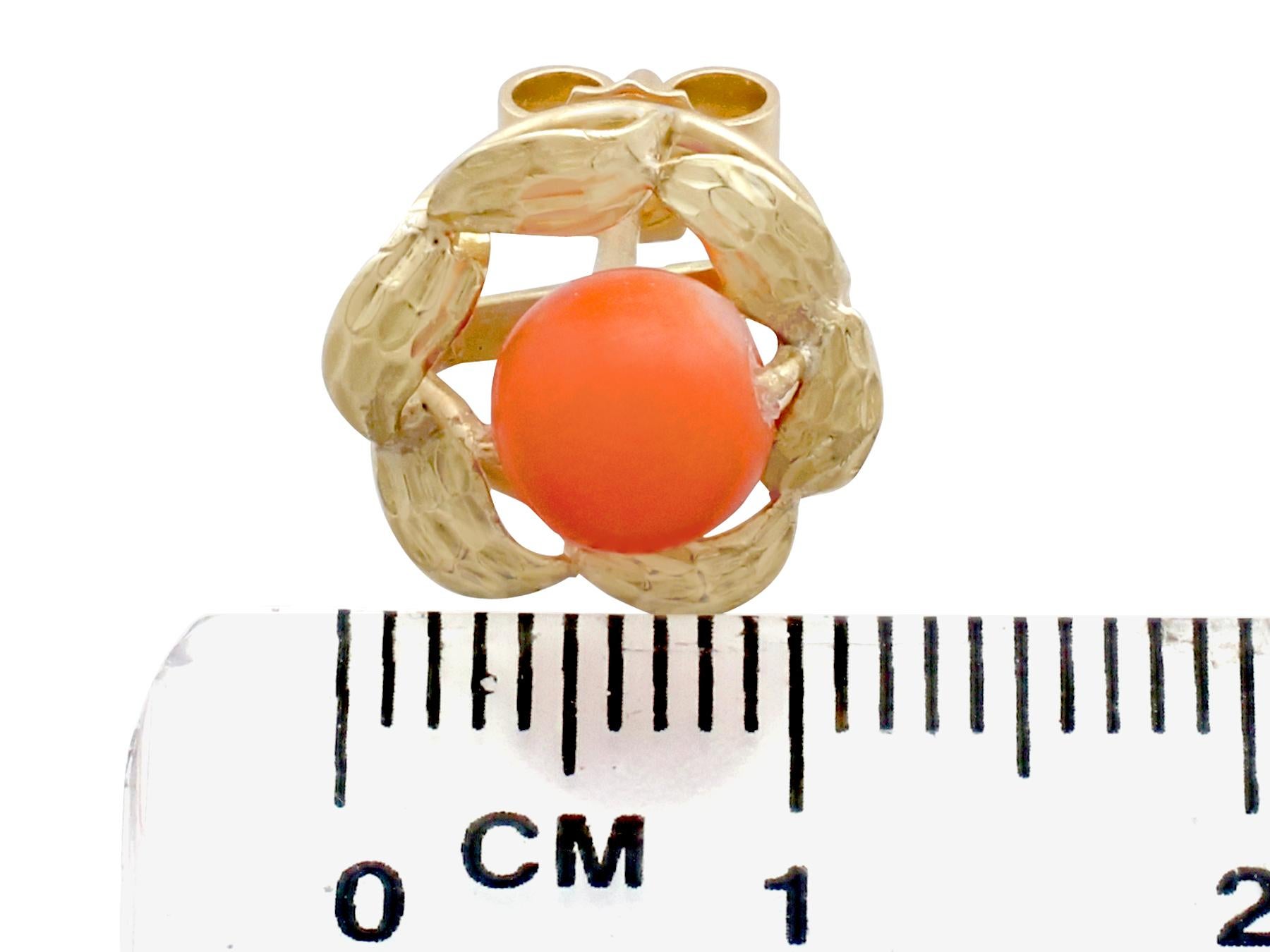 Vintage Red Coral and Yellow Gold Stud Earrings In Excellent Condition For Sale In Jesmond, Newcastle Upon Tyne