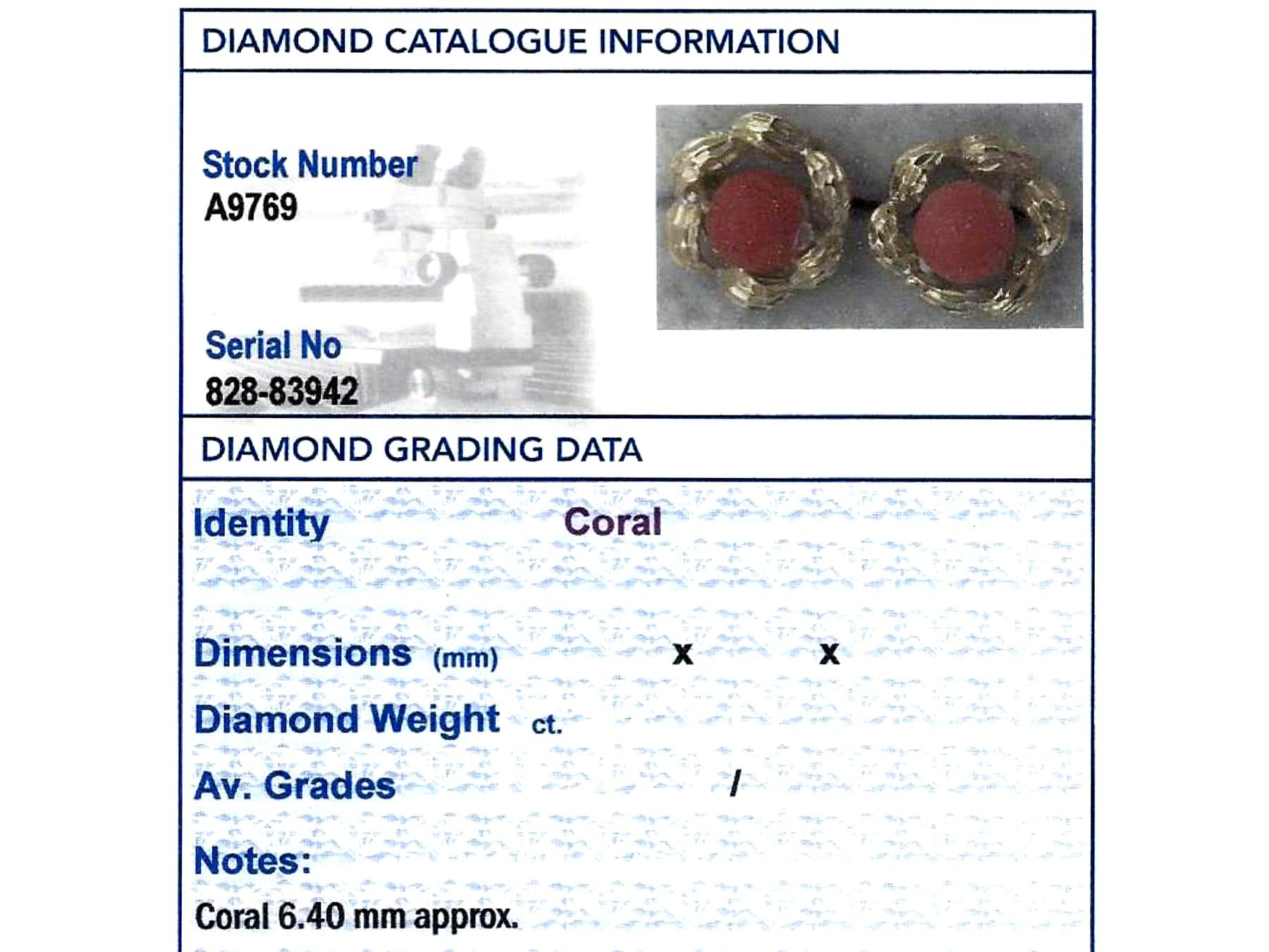 Vintage Red Coral and Yellow Gold Stud Earrings For Sale 1