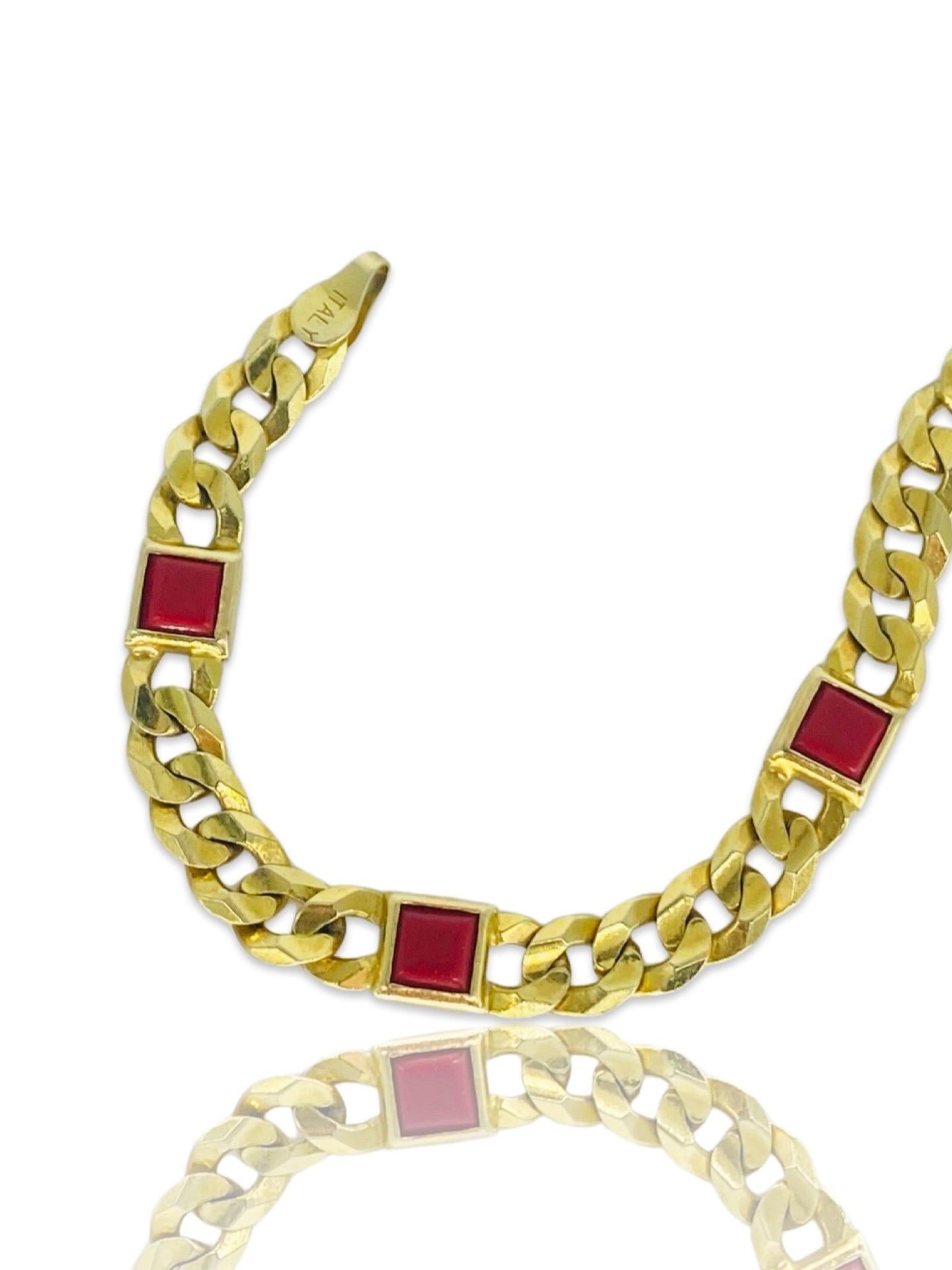 Bracciale d'epoca in oro 14k con blocchi di corallo rosso con castone e maglie cubane da 6,5 pollici in vendita 1