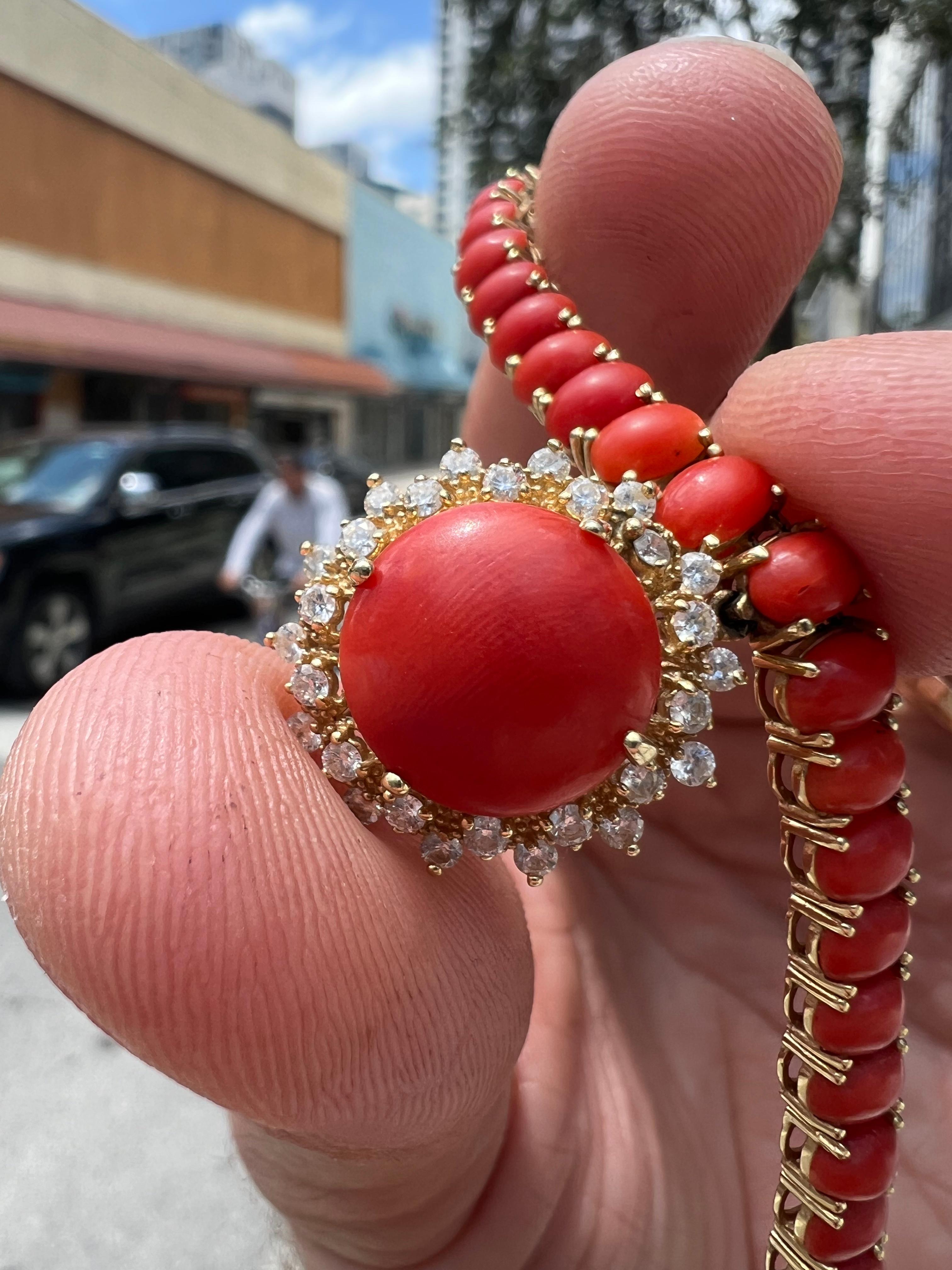 Colgante Collar Vintage Coral Rojo y Diamantes Oro Amarillo 14k Cabujón en venta