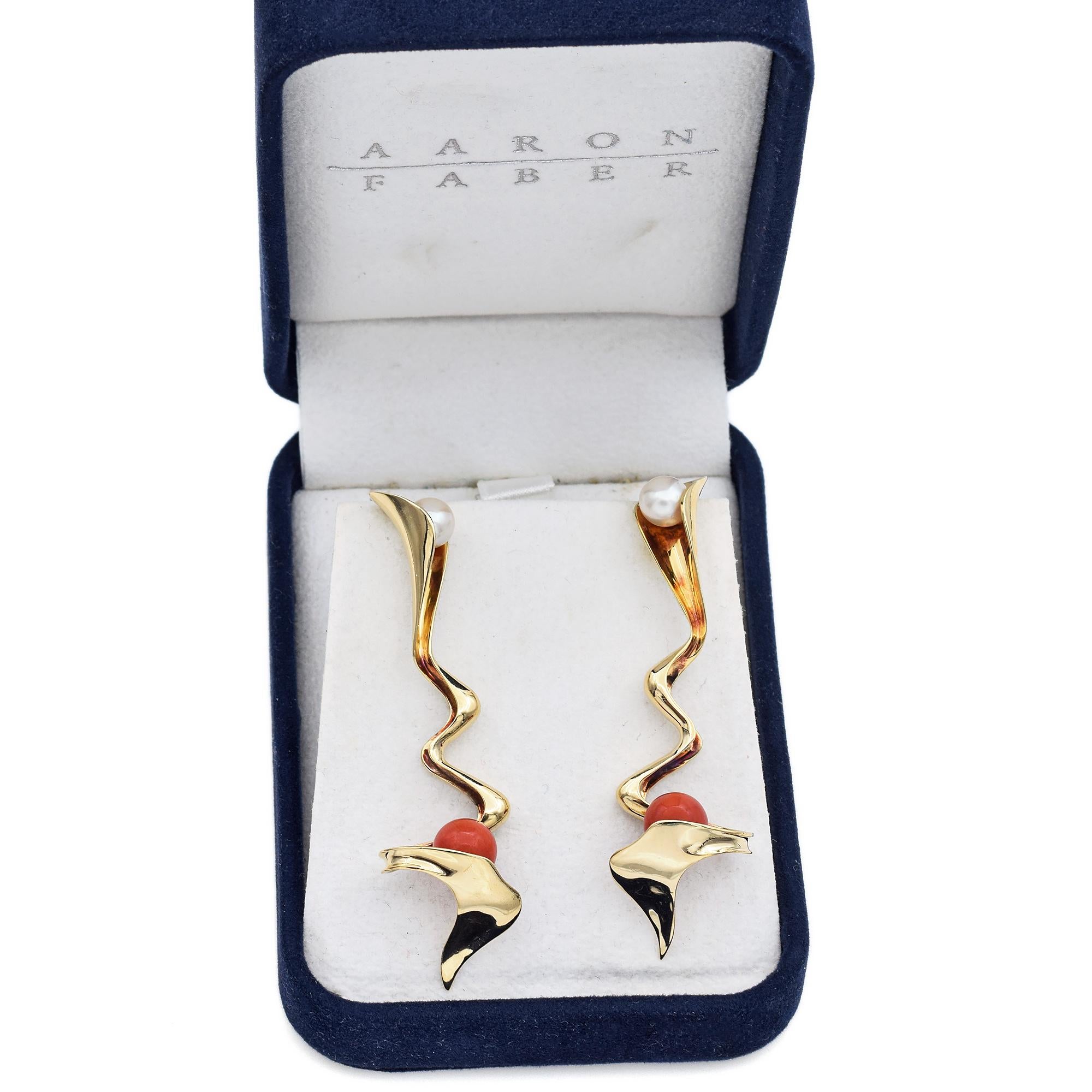 earrings are 18k gold, push backs are steel

Weight: 15.6 Grams
Stone: Red Coral (8.5 mm). Pearl (7 mm)
Measurements: 68.0 x 11.5 mm
Hallmark: 18K Tested

ITEM #: BR-1080-102423-18