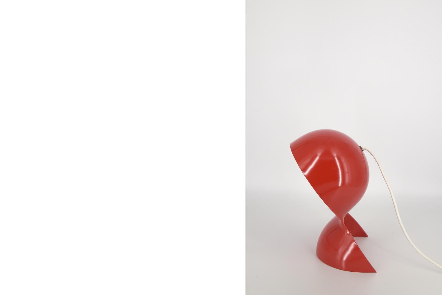 Lámpara de sobremesa Dalù roja de mediados de siglo de Vico Magistretti para Artemide, años 60 mediados del siglo XX en venta