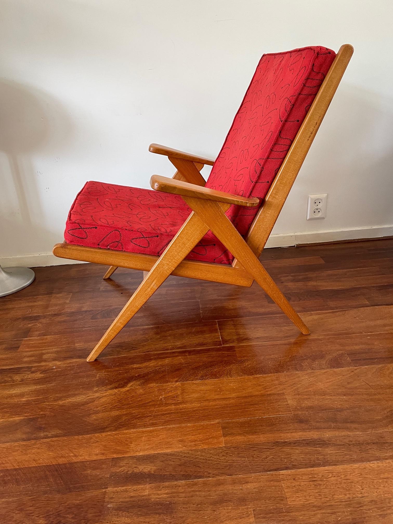 Mid-Century Modern Chaise design danoise vintage rouge, chaise en bois mi-siècle, tissu d'origine, années 60 en vente