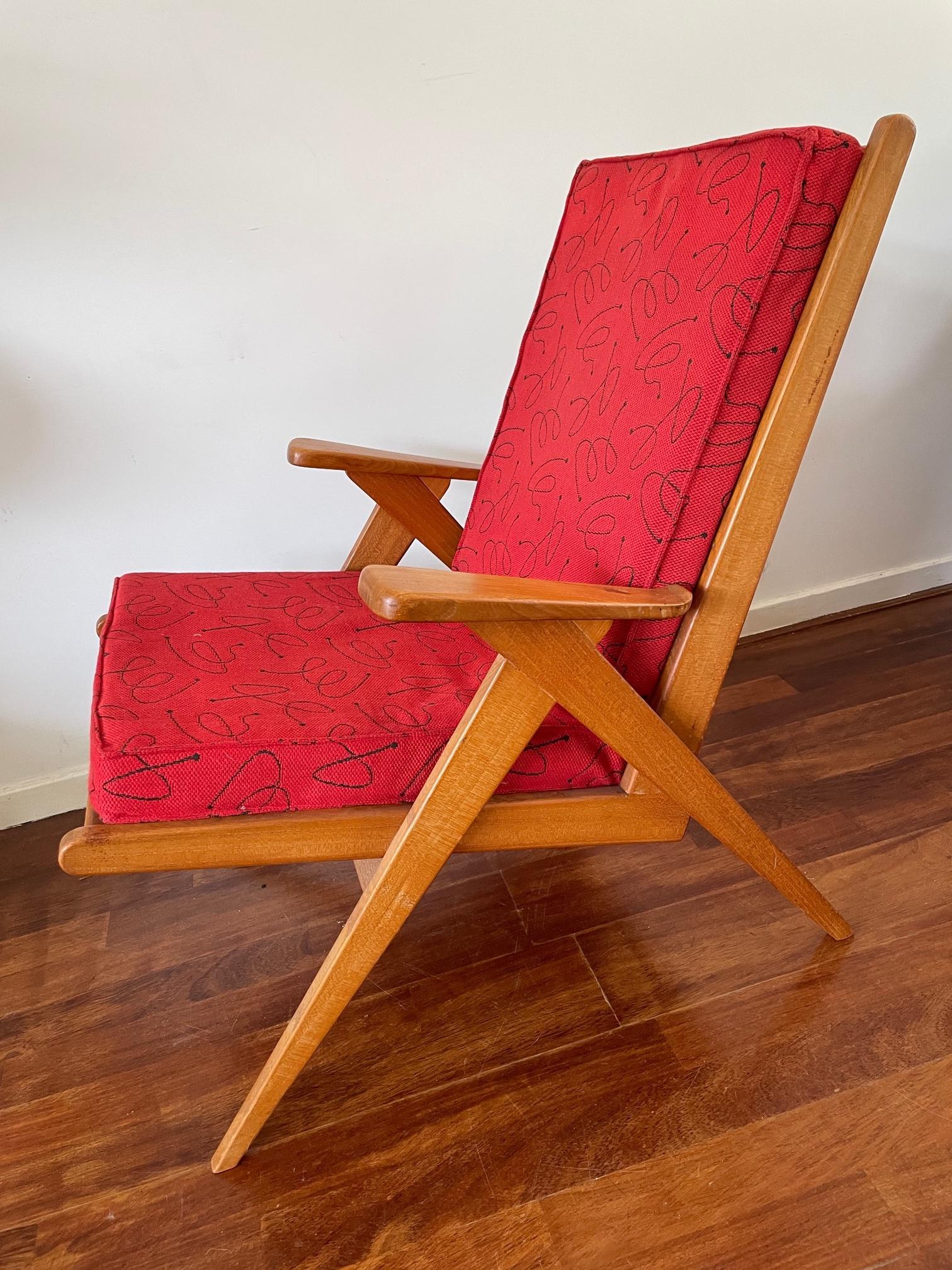 Danois Chaise design danoise vintage rouge, chaise en bois mi-siècle, tissu d'origine, années 60 en vente