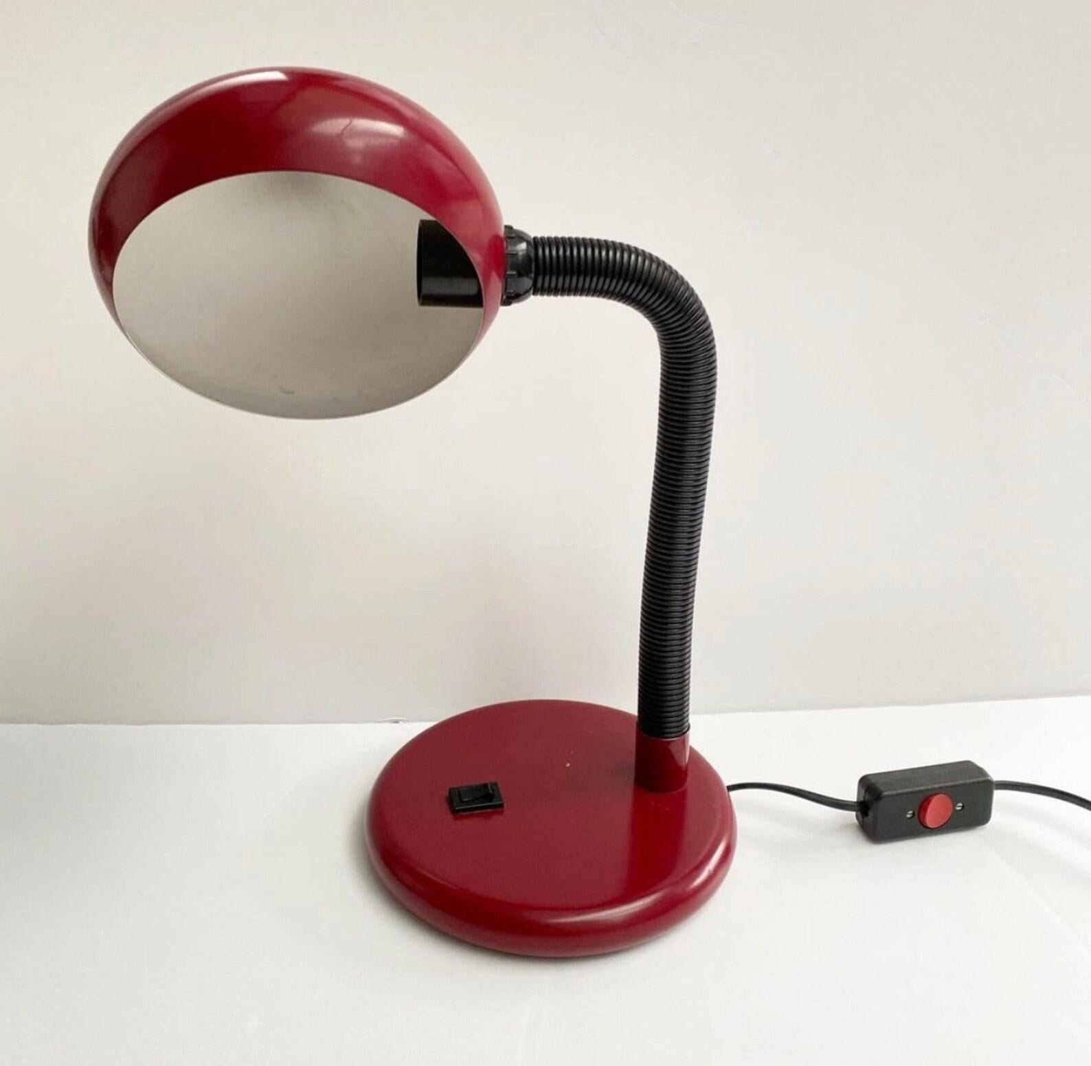 Rote Vintage-Schreibtischlampe, Deutschland im Zustand „Gut“ im Angebot in Bastogne, BE