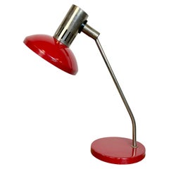 Lampada da tavolo rossa vintage della Germania dell'Est di AKA Leuchten, anni '70