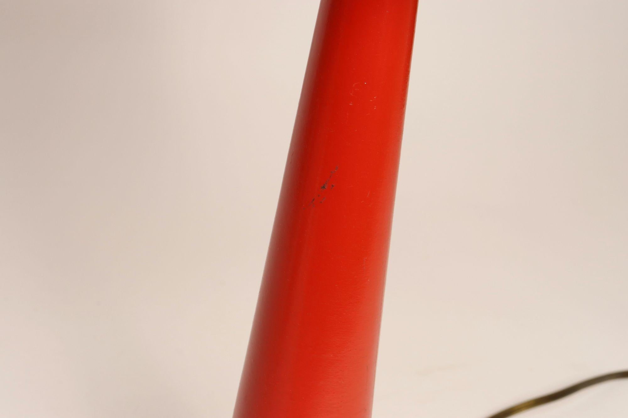 Vintage Red Enameled Aluminum Table Lamp by Robert Sonneman For Sale 2