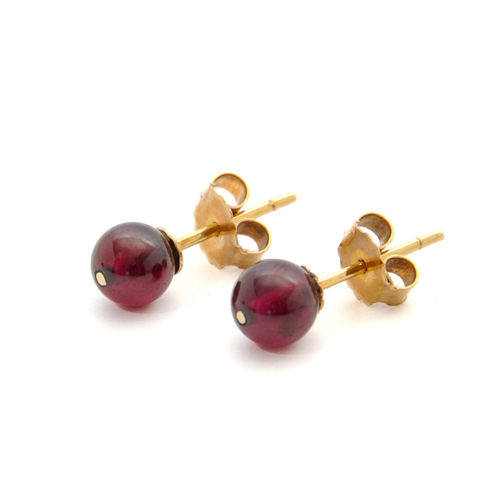 Round Cut Vintage Red Garnet Bead and 14K Gold Stud Earrings For Sale