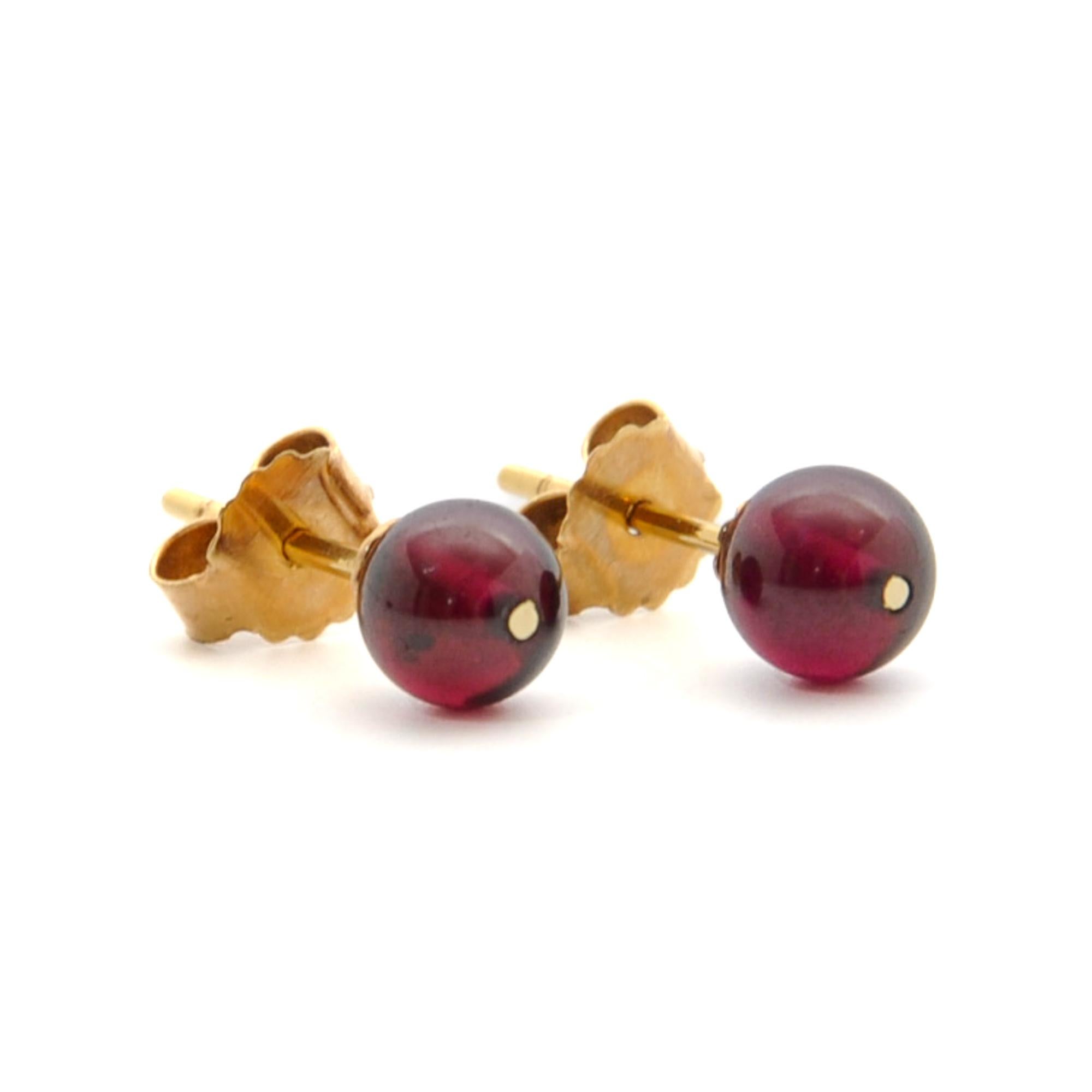 Women's Vintage Red Garnet Bead and 14K Gold Stud Earrings For Sale