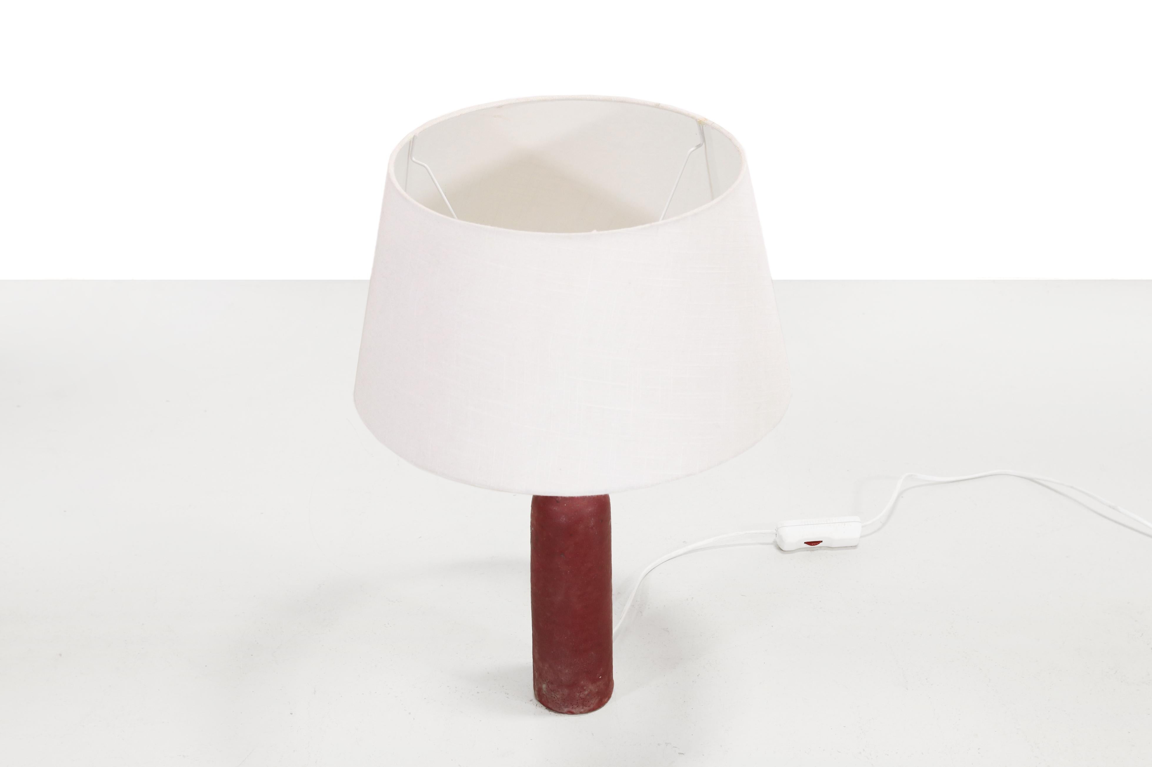 Mid-Century Modern Vintage red glazed Mobach table lamp en vente