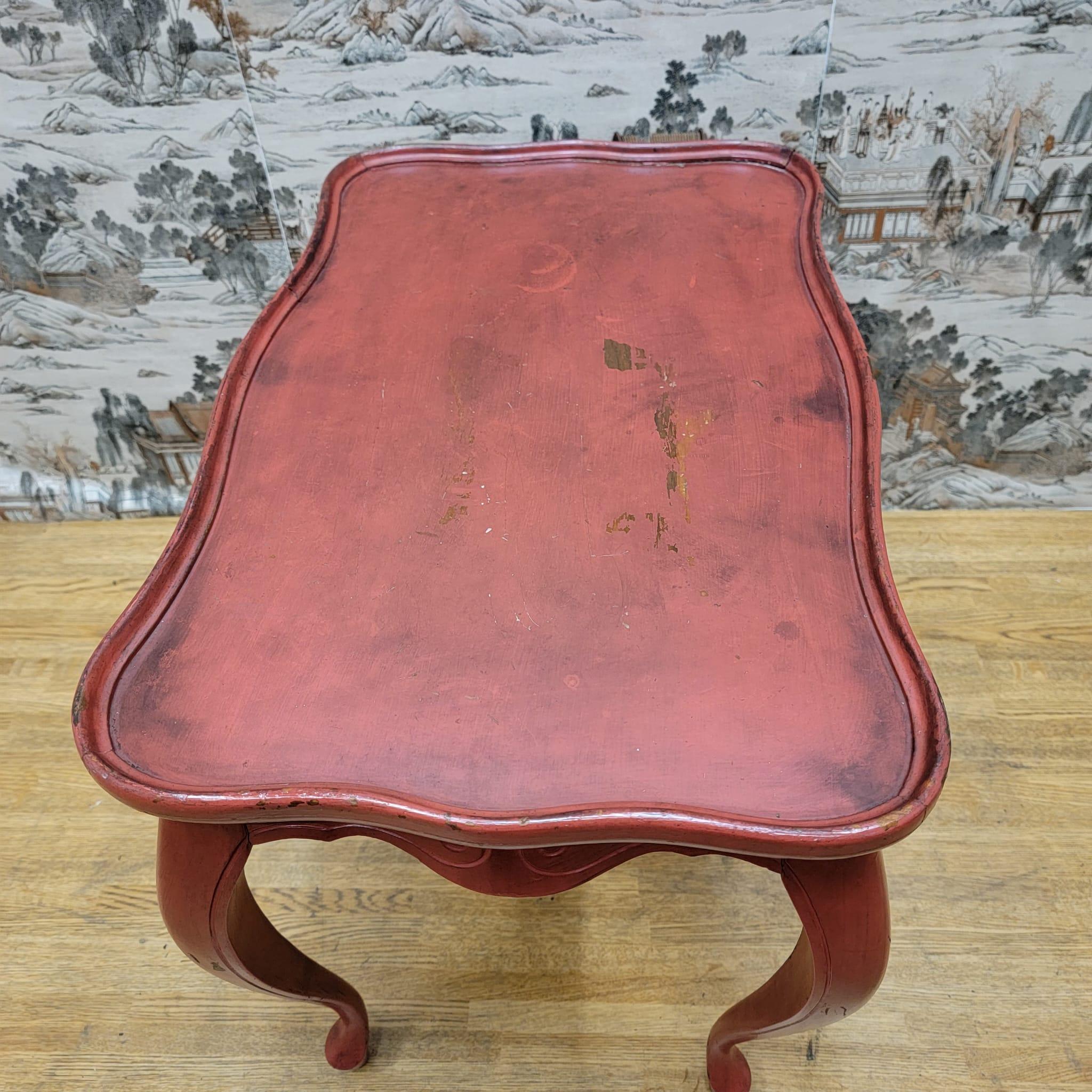 Vintage Red Table d'appoint en chêne peint à la main

Cette table d'appoint en chêne a été peinte à la main et conserve sa couleur et sa patine d'origine. Fabriquée en Caroline du Nord, aux États-Unis, c'est une belle table qui égaiera n'importe