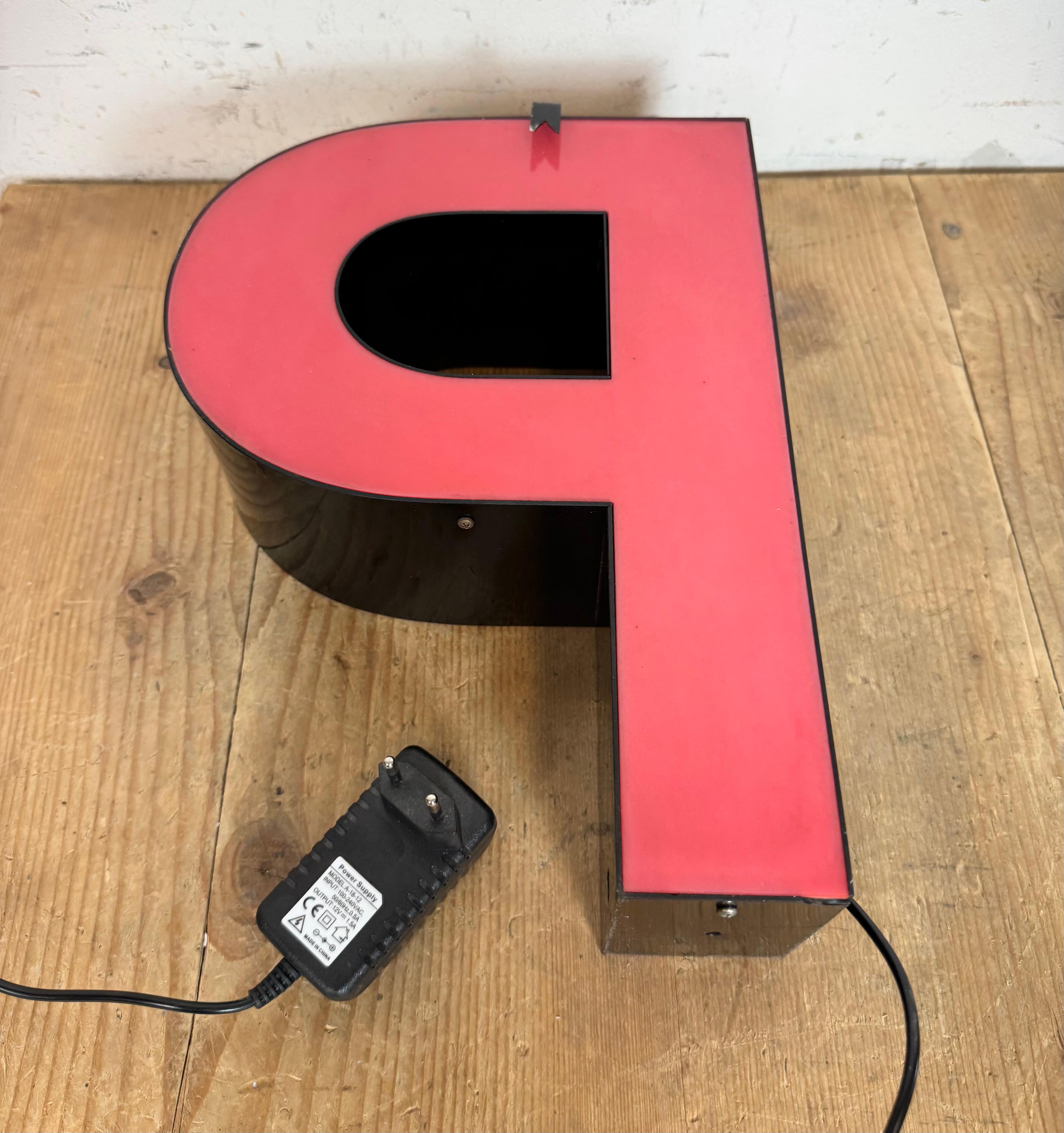 Vintage Rot beleuchteter Buchstabe P , 1970er Jahre im Angebot 2