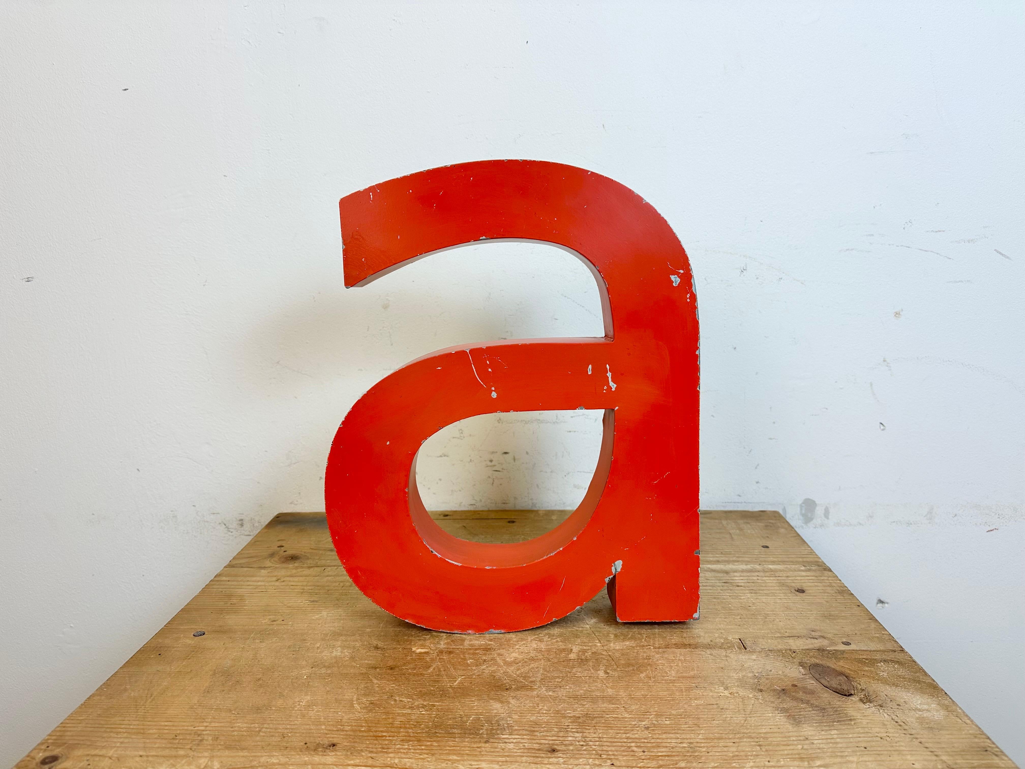 This vintage industrial facade letter “a” was made during the 1970s in Italy and comes from an old advertising banner. The weight of the letter is 1,3 kg.