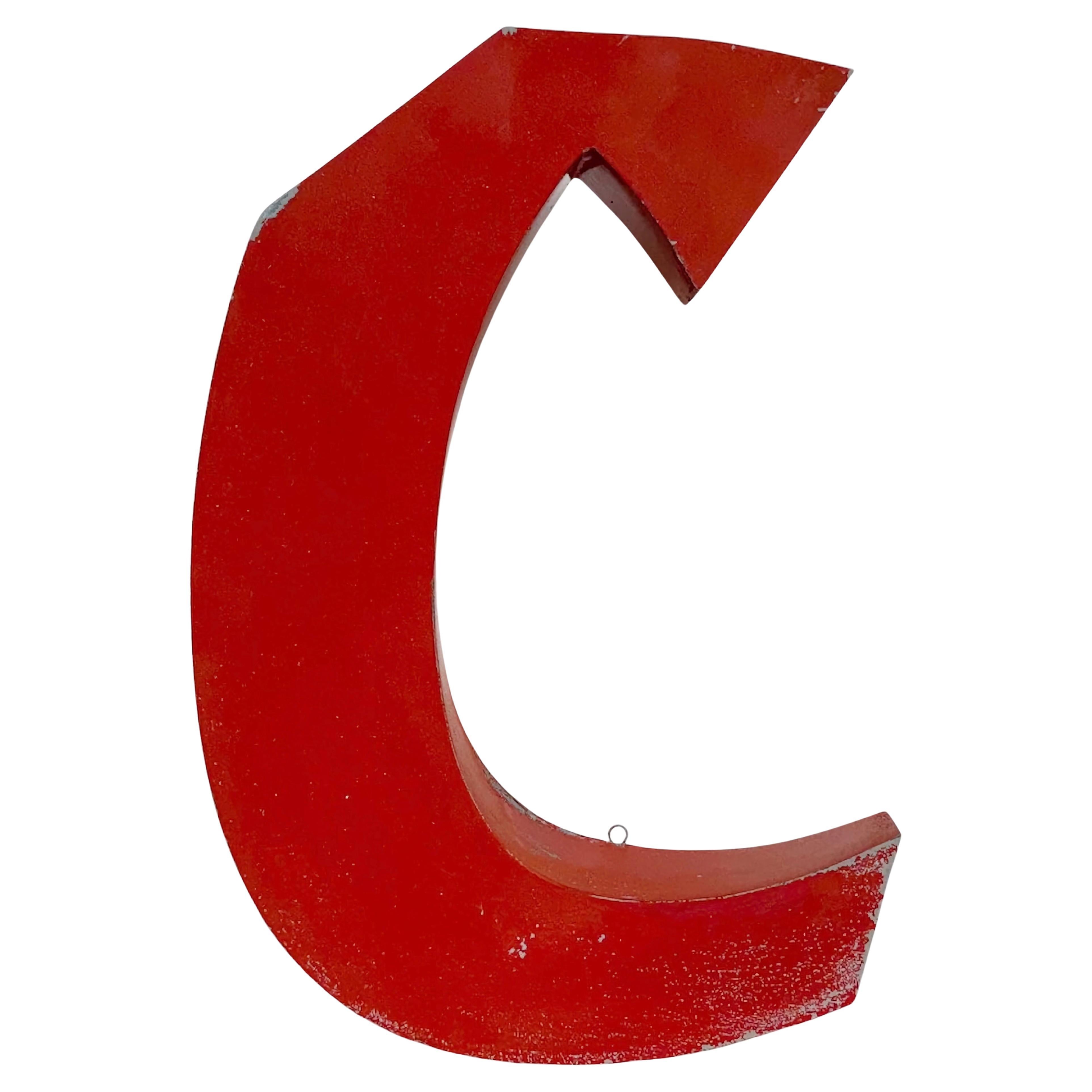 Fachada vintage de hierro rojo Letra C, años 70