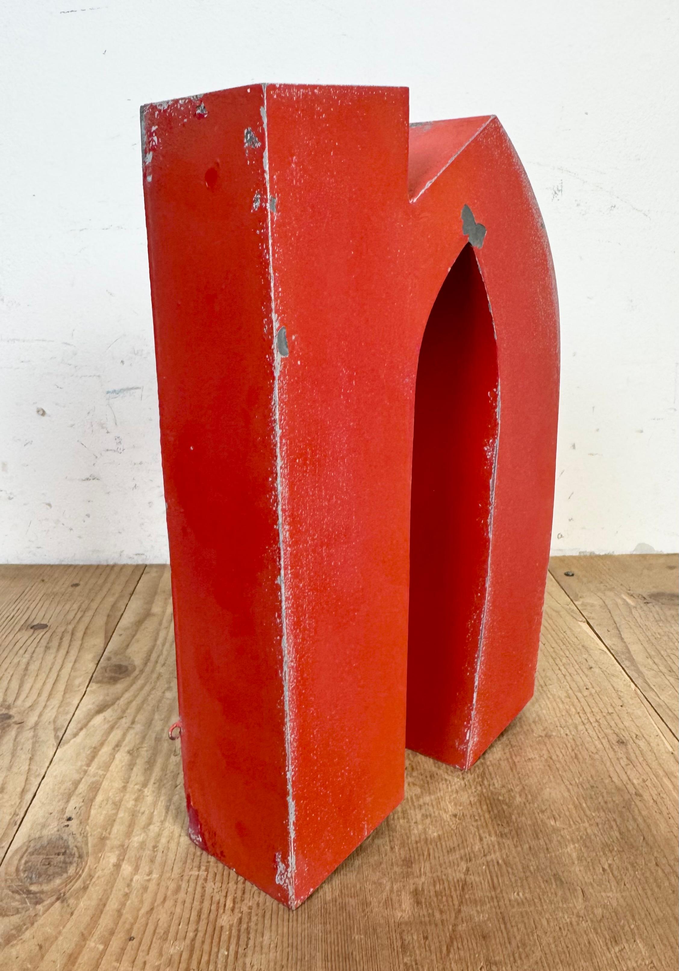 Français Lettre N de façade en fer rouge, 1970 en vente