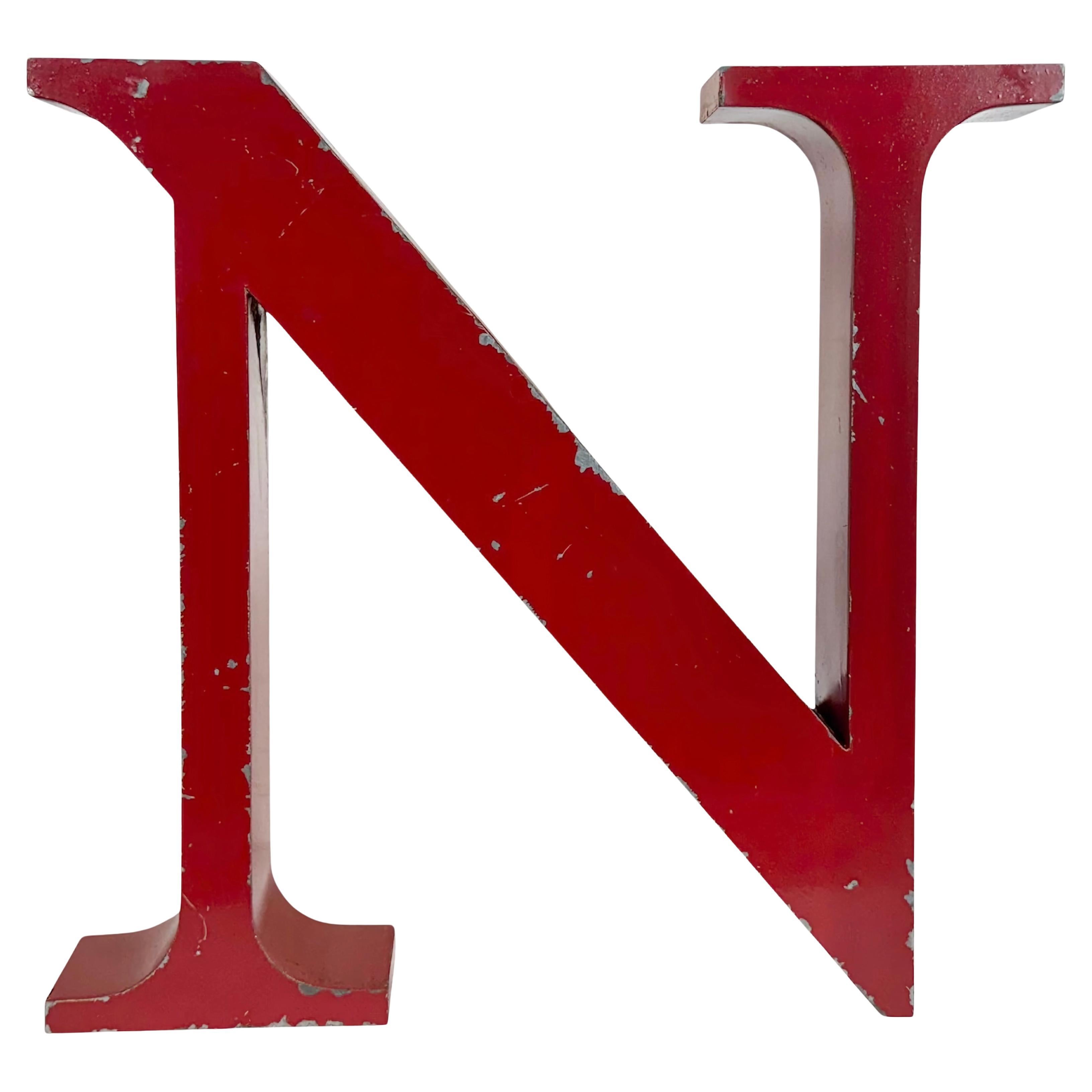 Fachada de hierro rojo vintage Letra N ,  1970s en venta