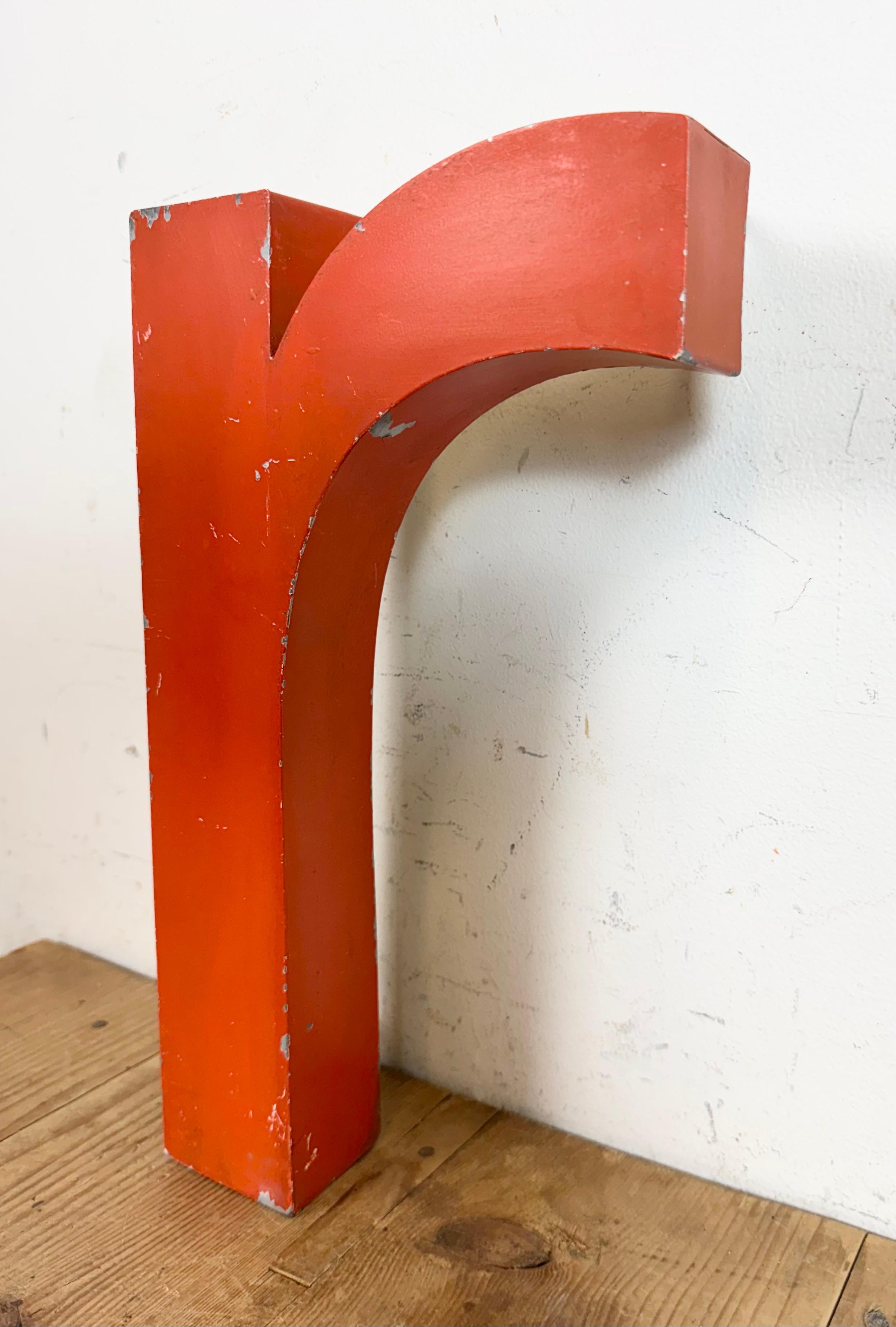Vintage Rot Eisen Fassade Buchstabe R ,  1970s (Ende des 20. Jahrhunderts) im Angebot