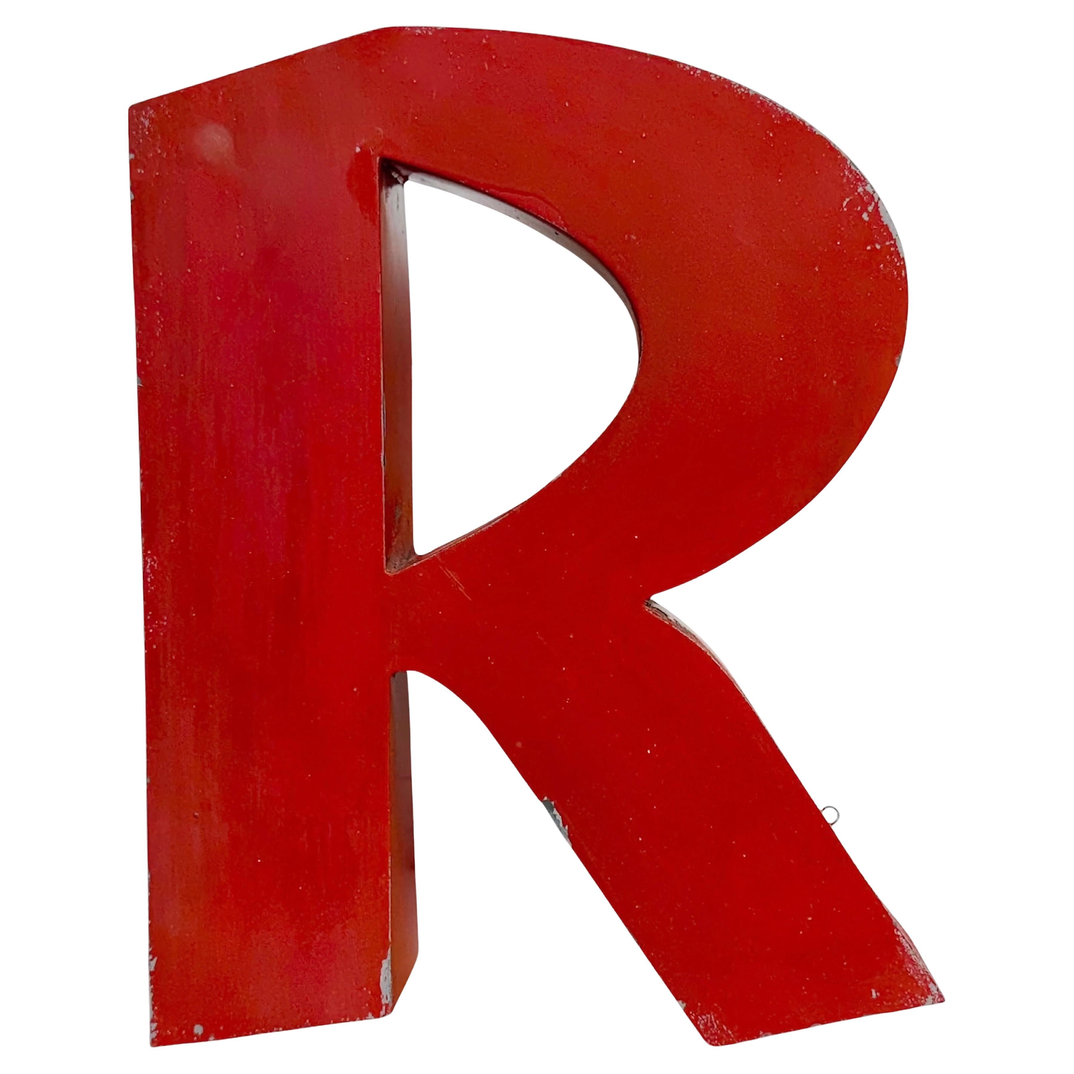 Letra R de fachada de hierro rojo vintage, años 70