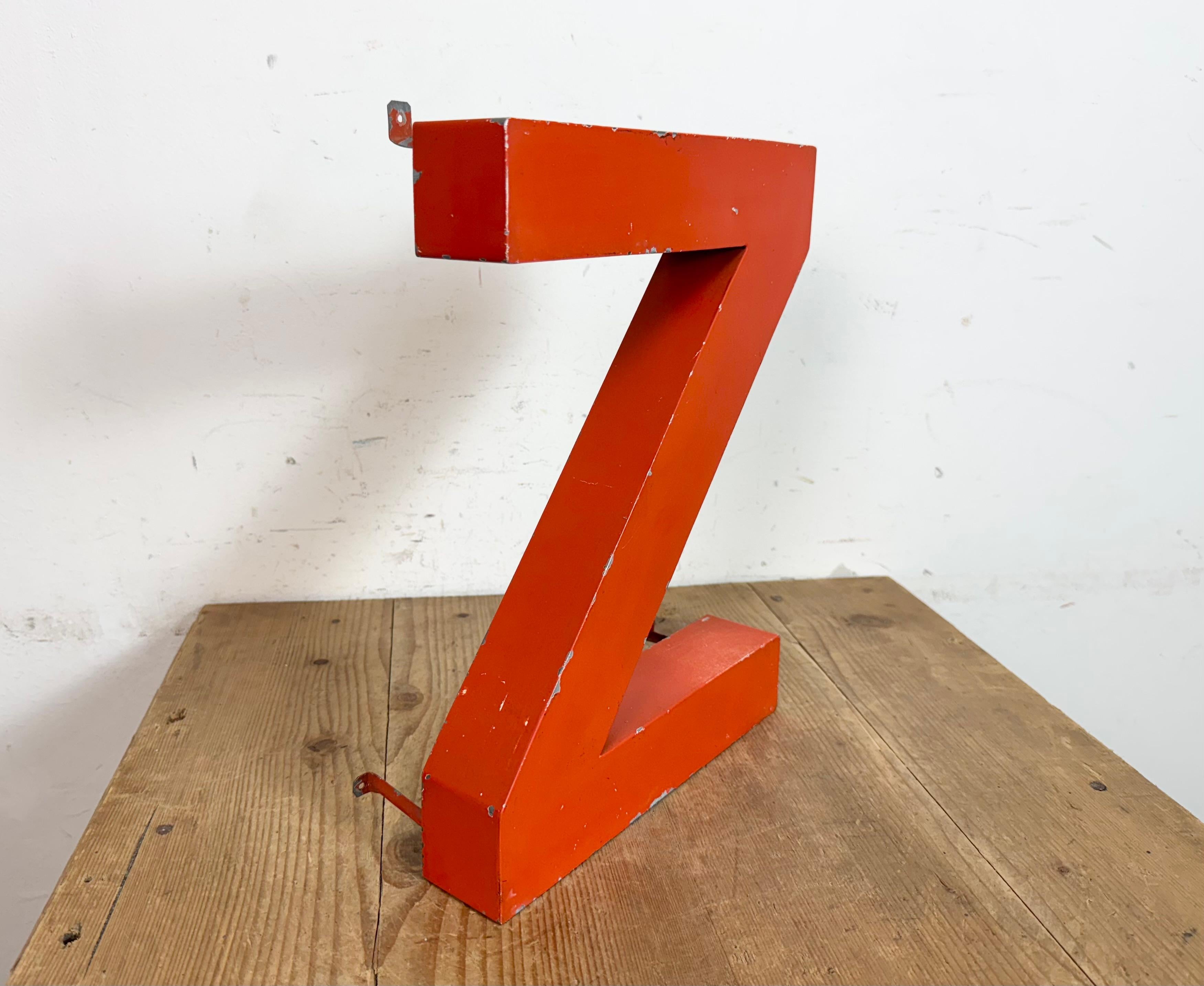 Industriel Lettre Z de façade en fer rouge vintage, 1970 en vente