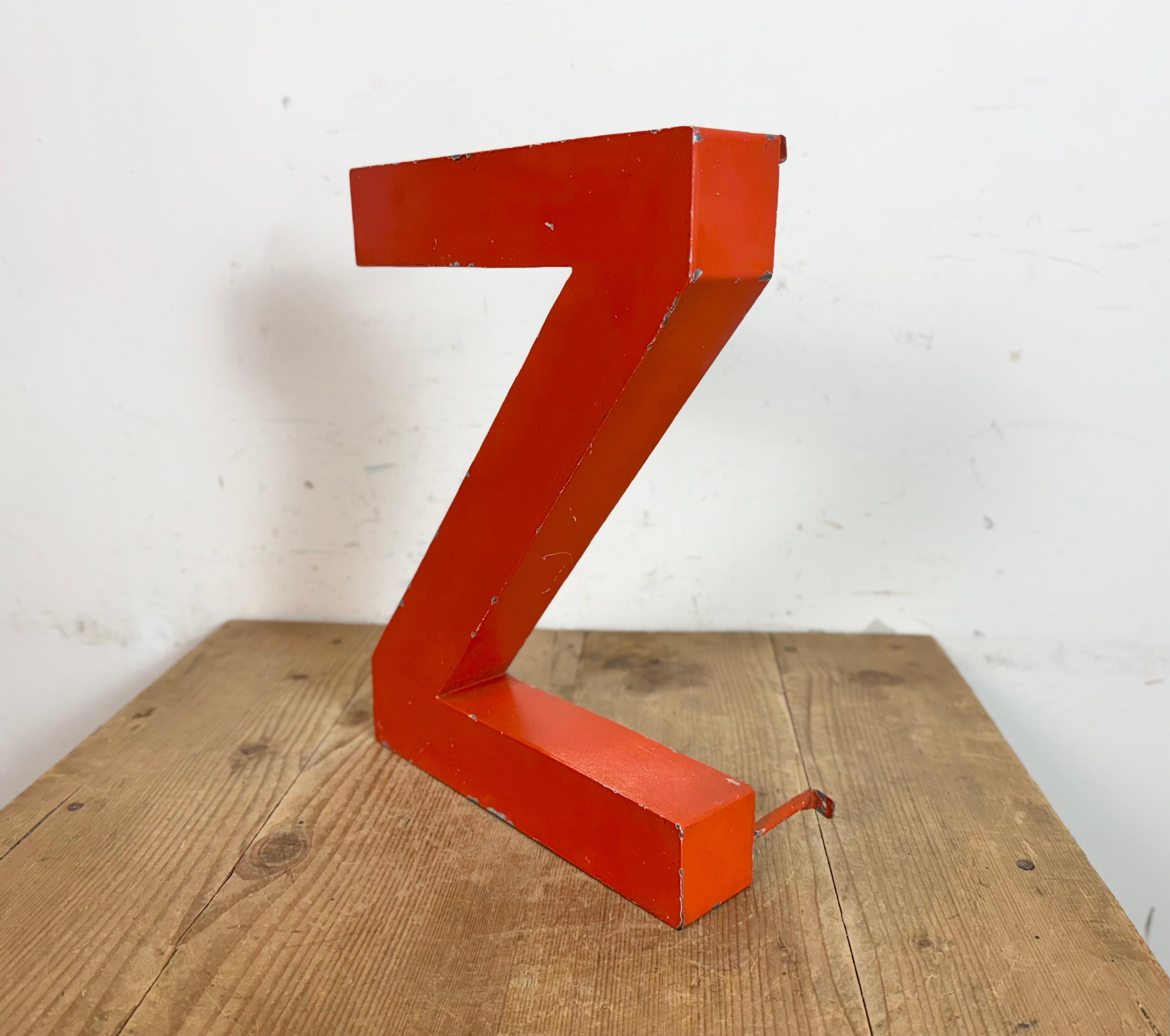italien Lettre Z de façade en fer rouge vintage, 1970 en vente