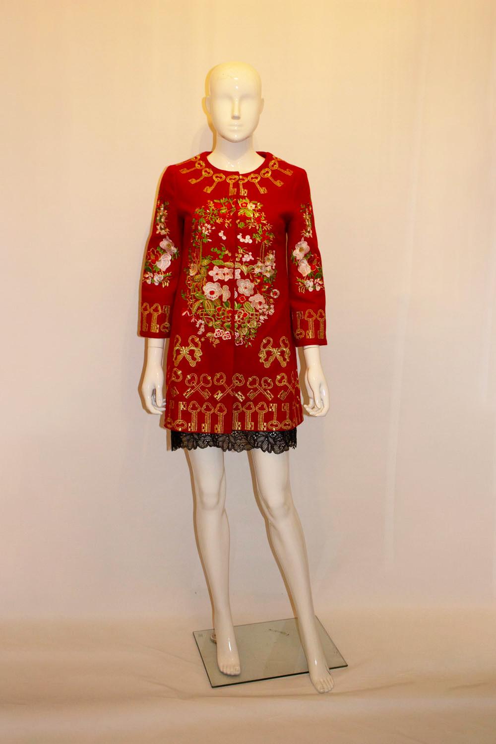 Vintage Red Jacket with Wonderful Gold Embroidery In Good Condition For Sale In London, GB