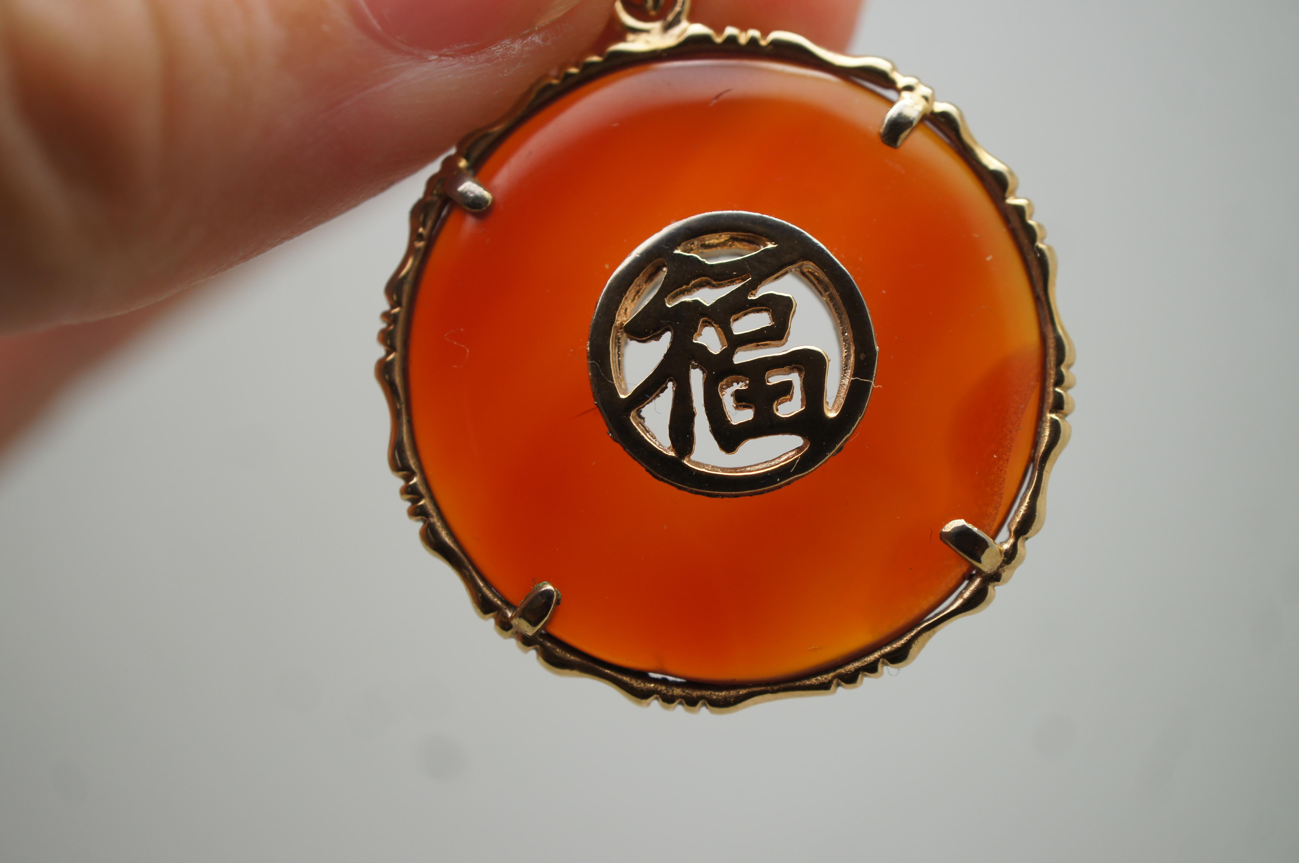 Vintage Red Jade Jadeite Gold Good Luck Fortune Disc Medallion Pendant In Good Condition In Dayton, OH