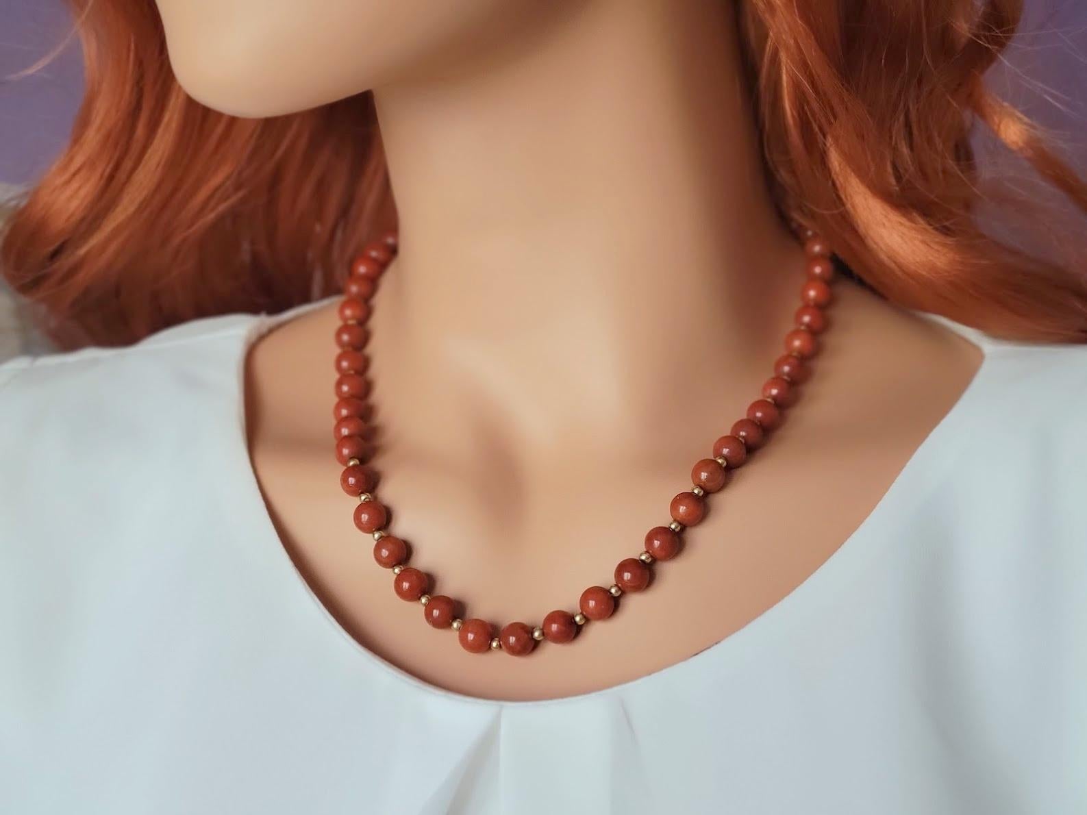 Vintage Red Jade Necklace In Good Condition For Sale In Chesterland, OH