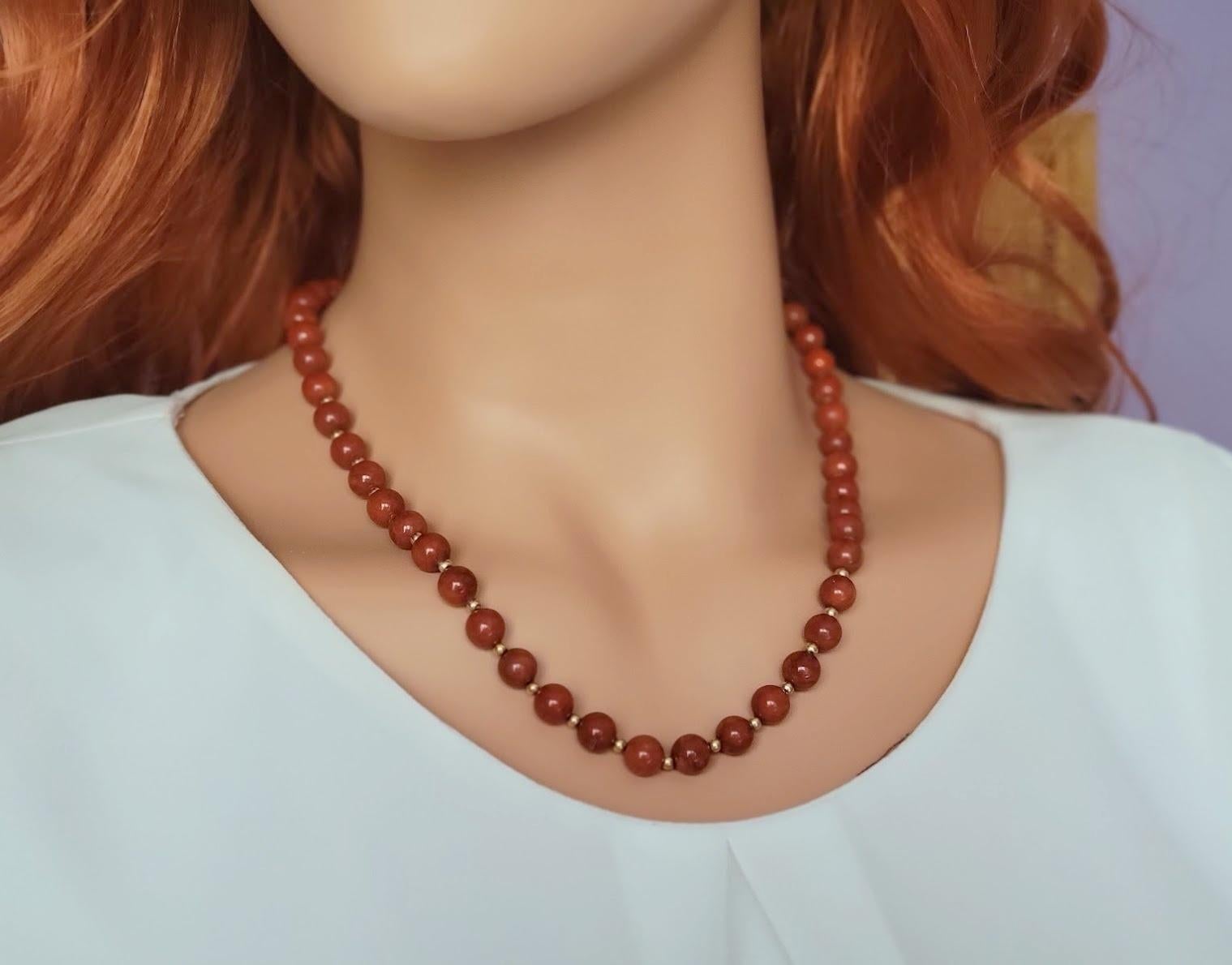 Vintage Red Jade Necklace  In Good Condition For Sale In Chesterland, OH