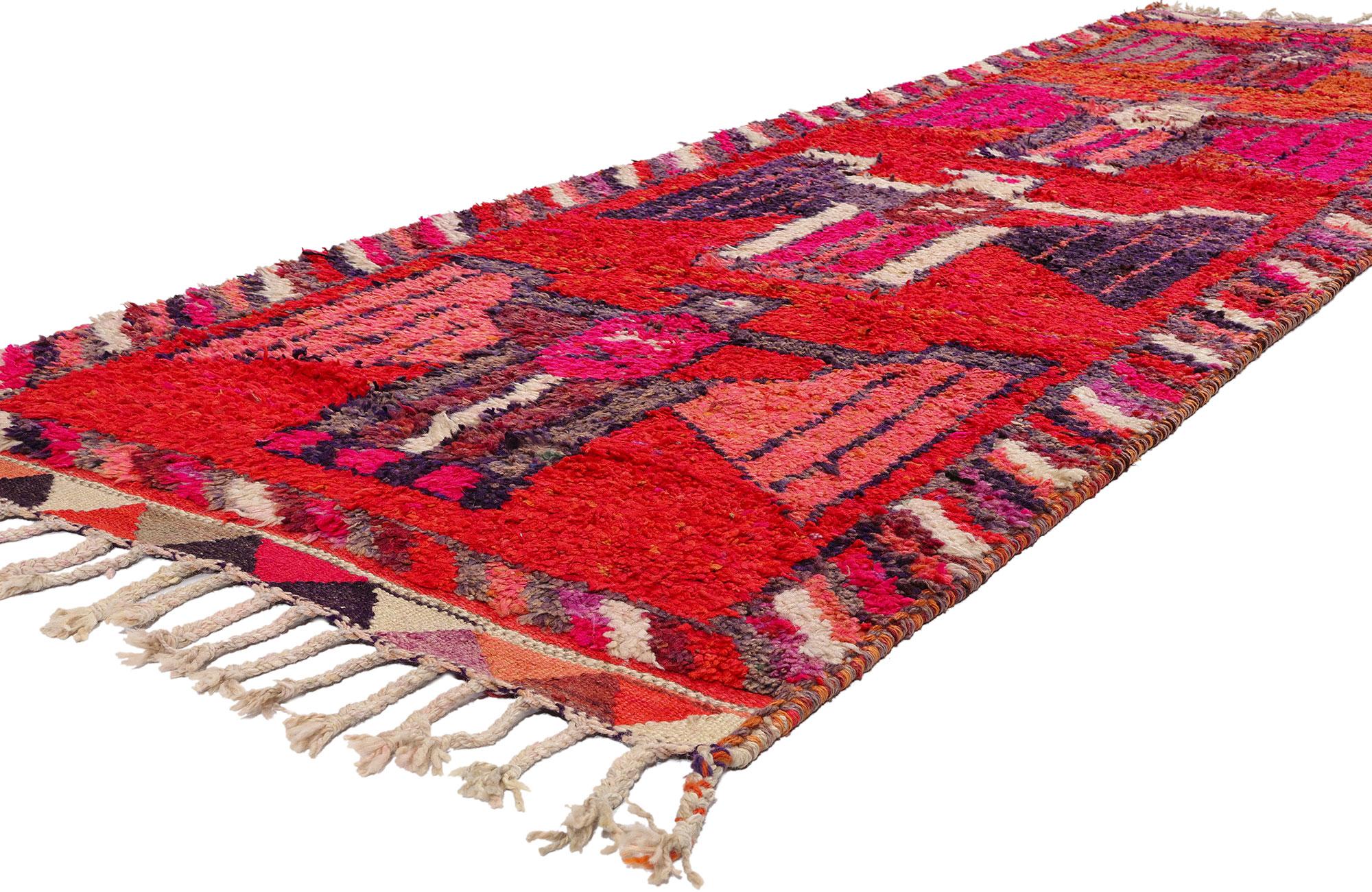 53888 Vintage Red Kurdish Eagle Pictorial Rugner, 03'04 x 11'04. I tappeti con aquile curde sono tappeti tradizionali tessuti a mano con raffigurazioni di aquile, realizzati prevalentemente dalle tribù curde del Kurdistan. Questi tappeti ritraggono