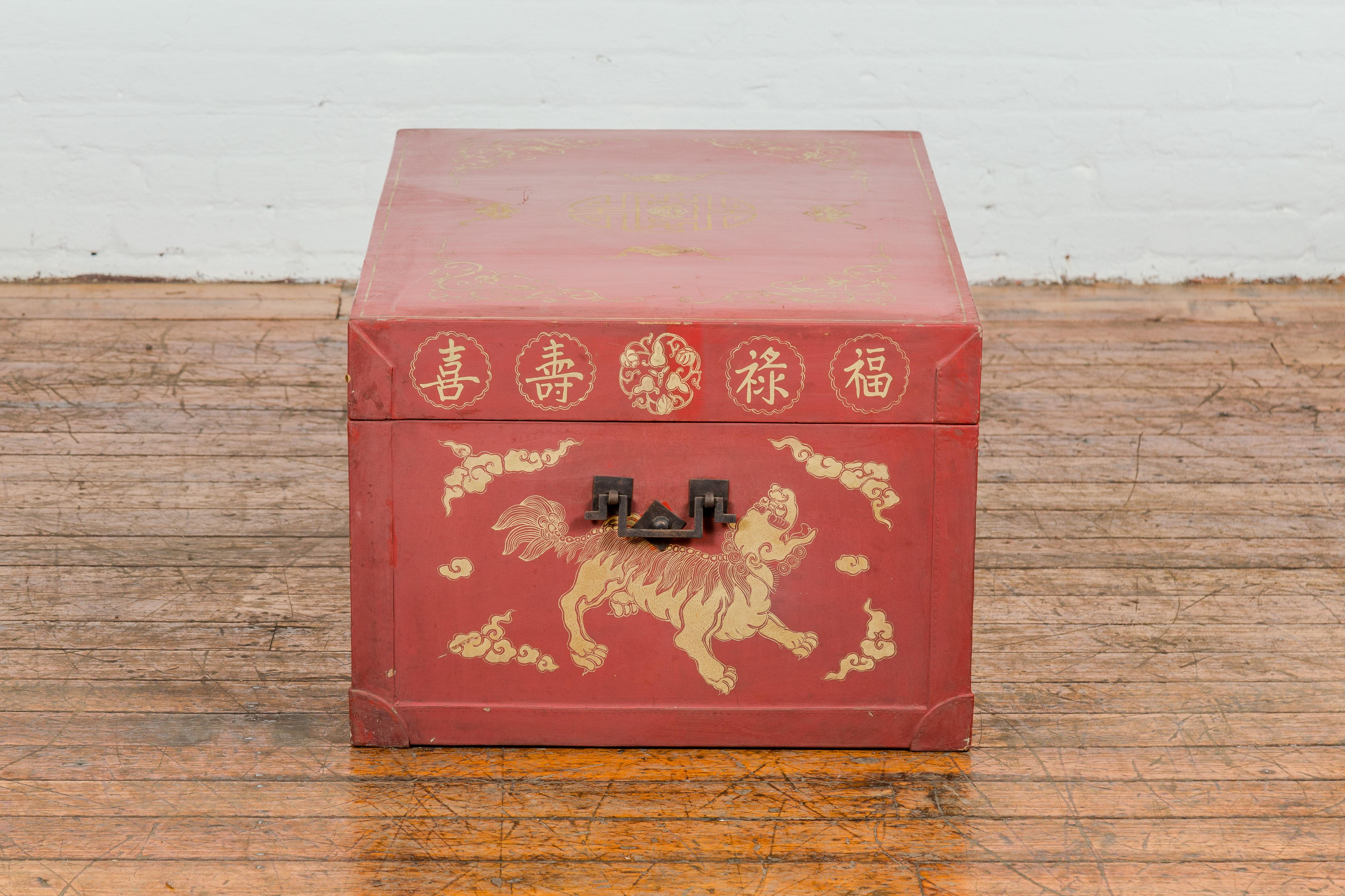 Vintage Red Lacquer Blanket Chest with Gilded Bat, Guardian Lion, Cloud Motifs For Sale 9