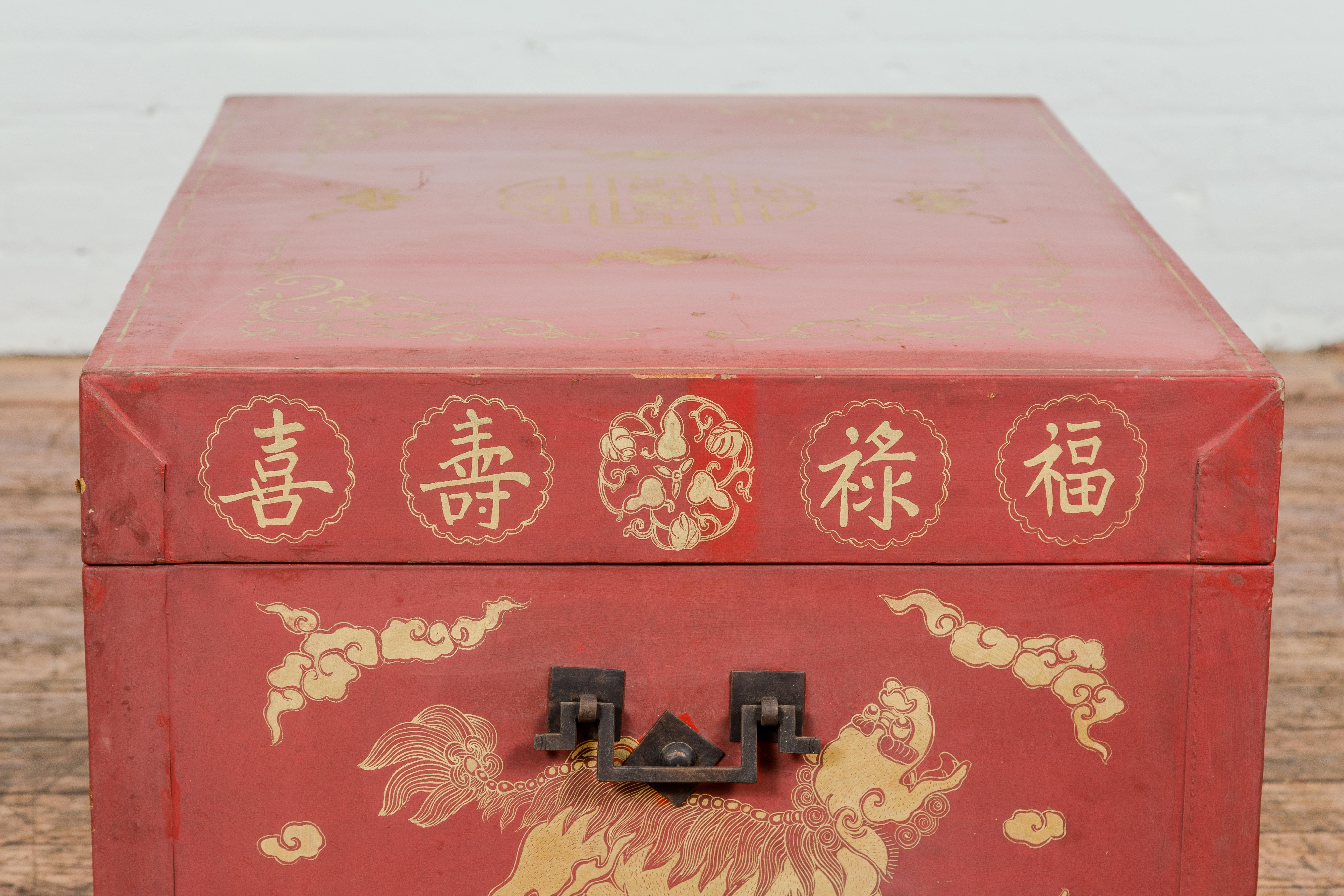 Vintage Red Lacquer Blanket Chest with Gilded Bat, Guardian Lion, Cloud Motifs For Sale 10