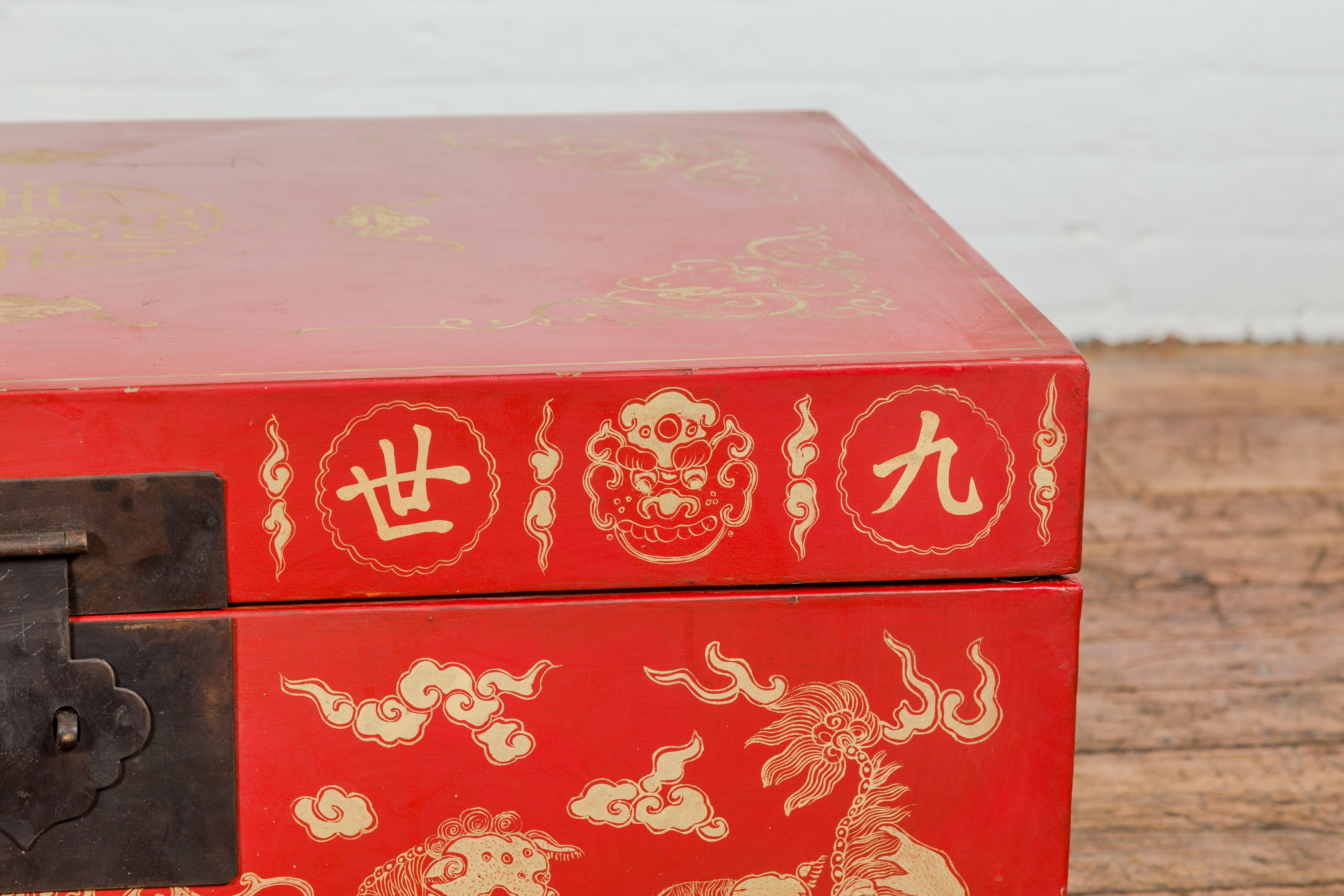 Vintage Red Lacquer Blanket Chest with Gilded Bat, Guardian Lion, Cloud Motifs In Good Condition For Sale In Yonkers, NY