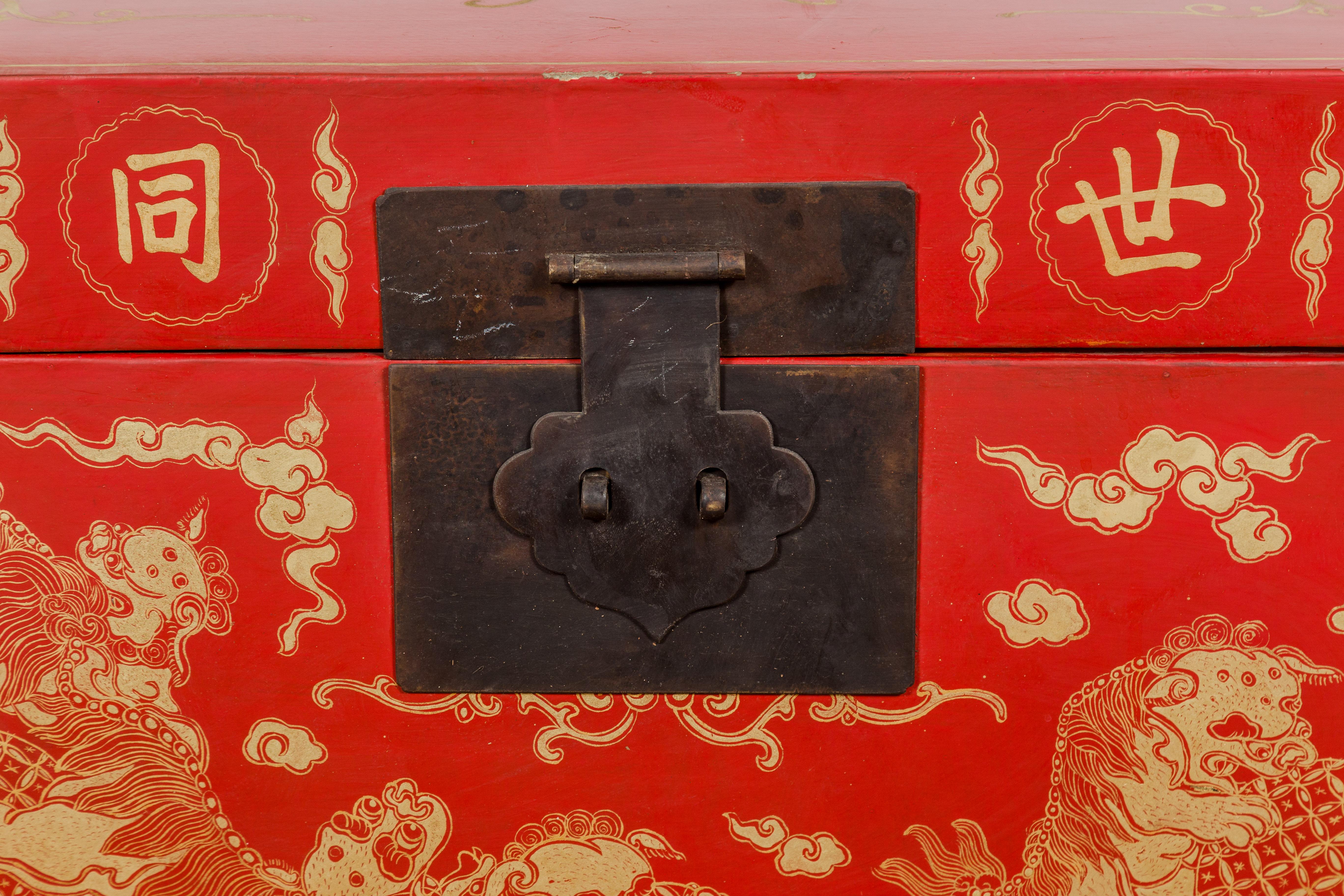 Vintage Red Lacquer Blanket Chest with Gilded Bat, Guardian Lion, Cloud Motifs For Sale 2