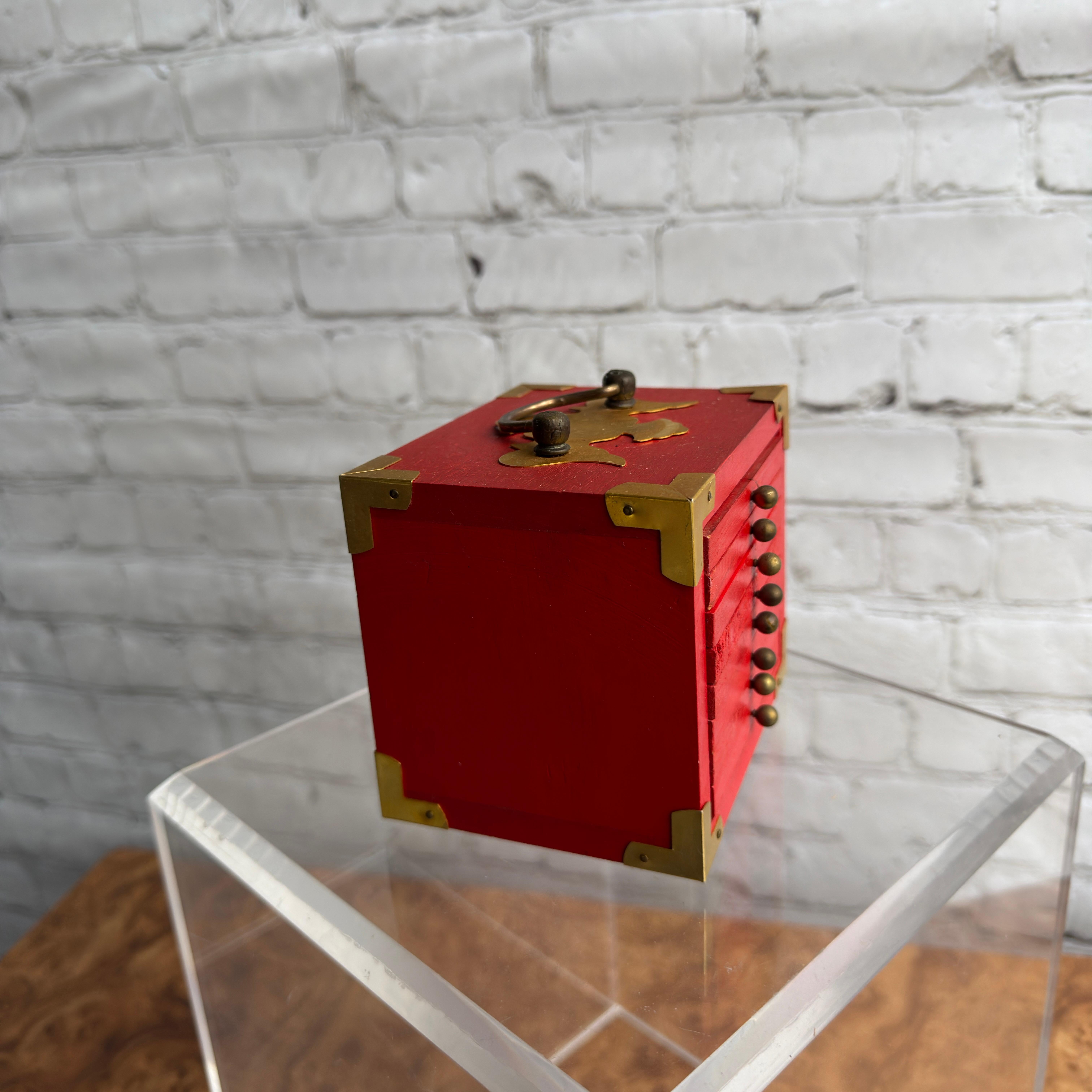 Posavasos Vintage Estilo Campaña Lacados en Rojo - Set de 8 en Bueno estado para la venta en Cordova, SC