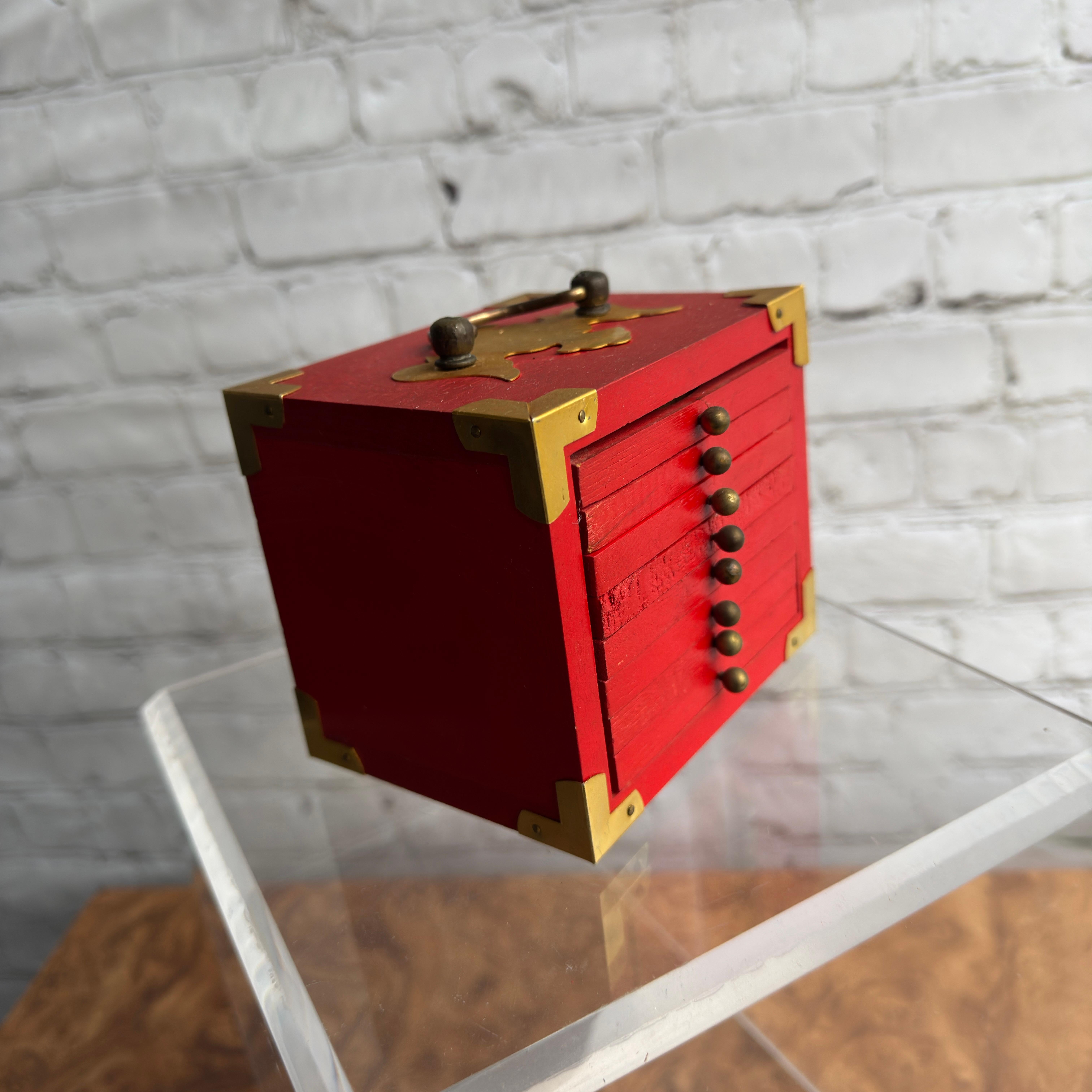 Posavasos Vintage Estilo Campaña Lacados en Rojo - Set de 8 finales del siglo XX en venta