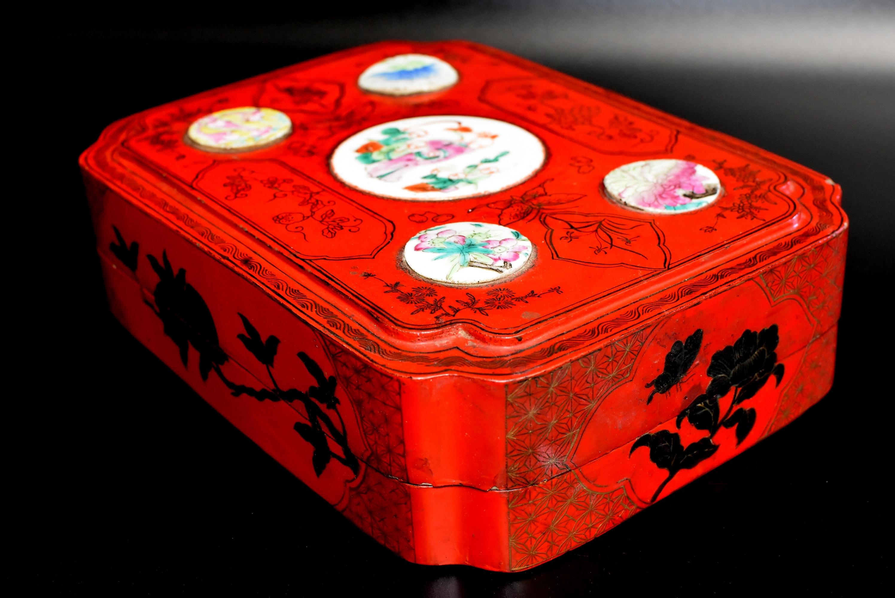 Vintage Red Lacquered Chinese Box with Antique Porcelains 14