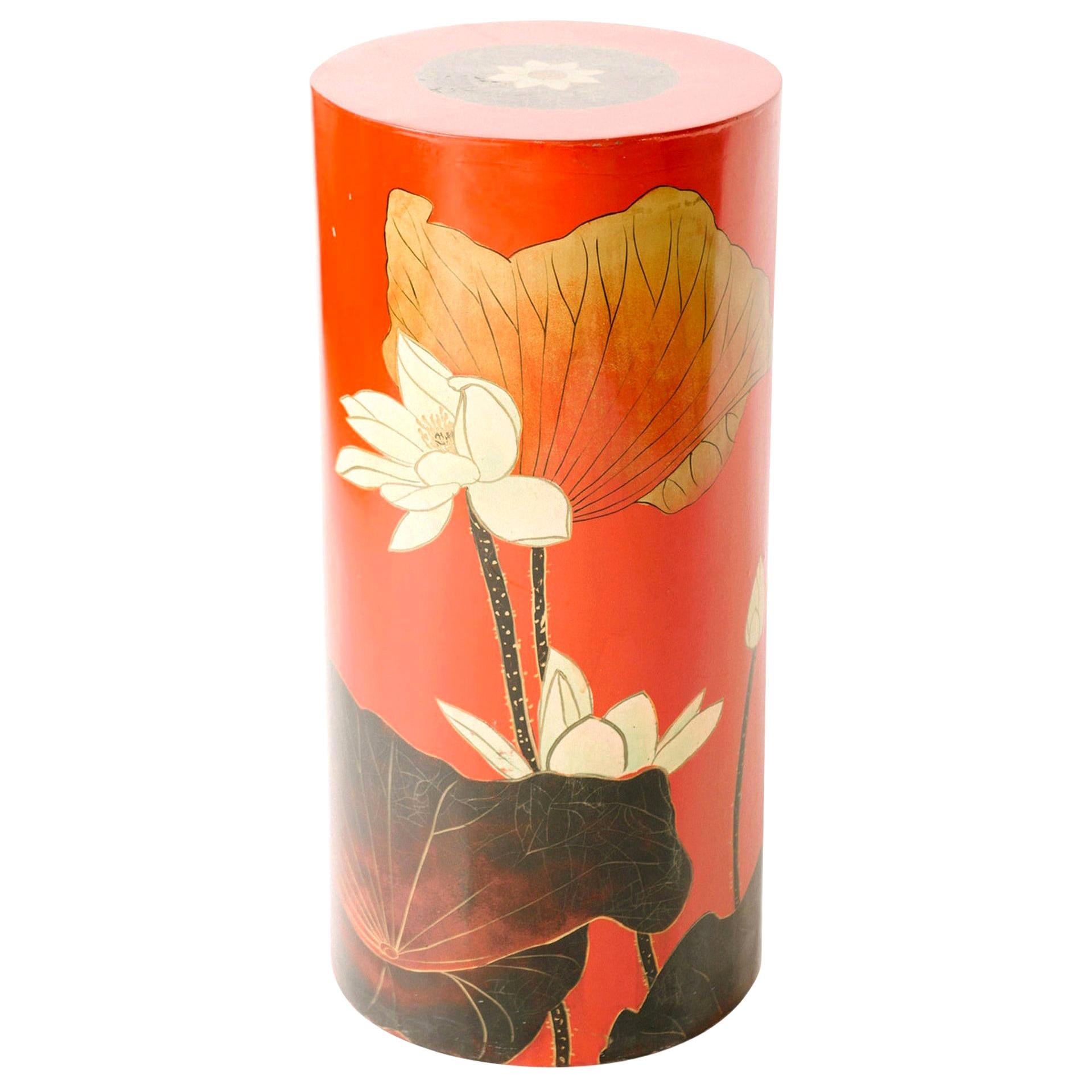 Vieux piédestal lotus laqué rouge en vente