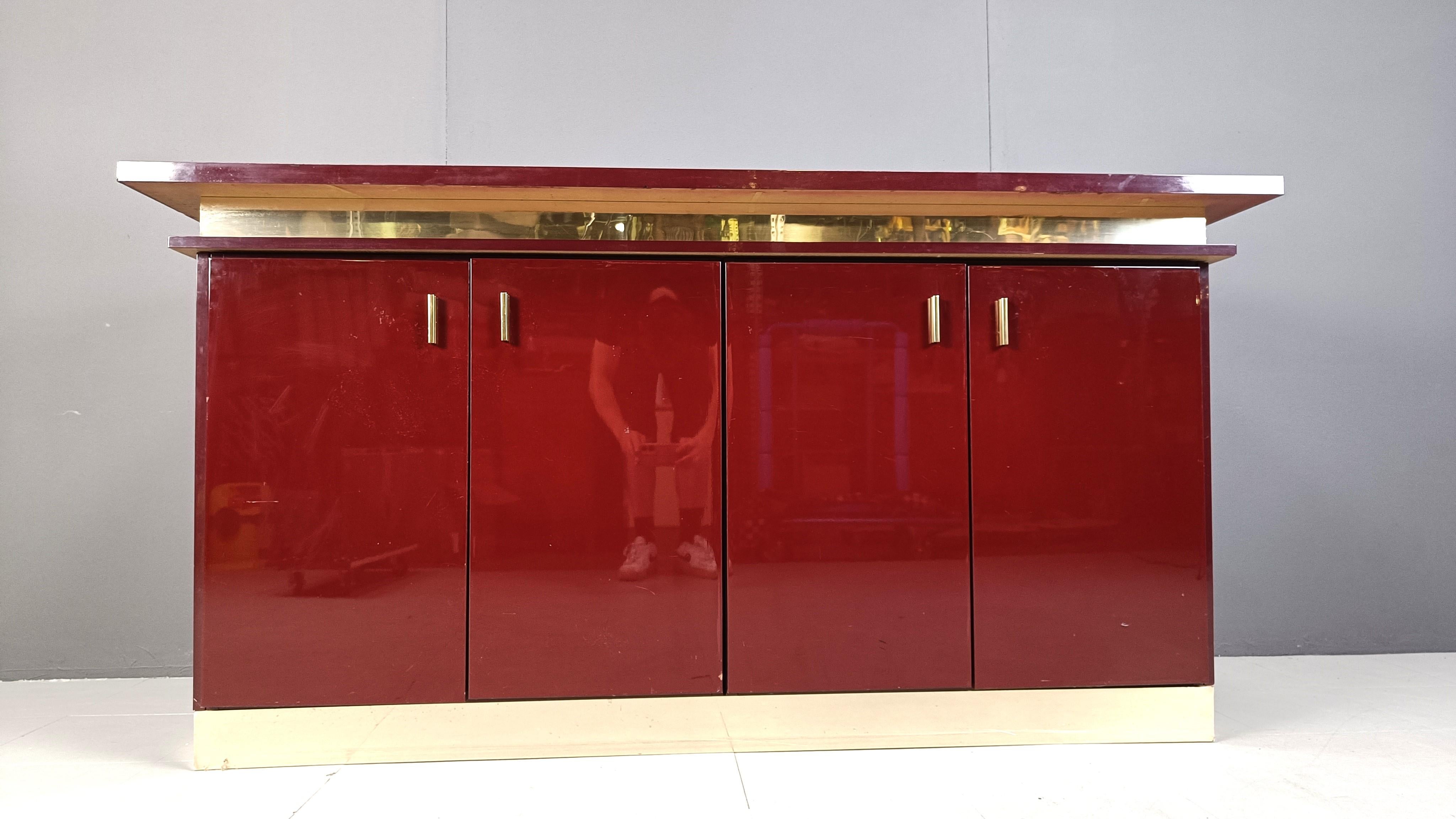 Enfilade laqué rouge vintage, années 1980 Bon état - En vente à Leuven, Vlaams Gewest