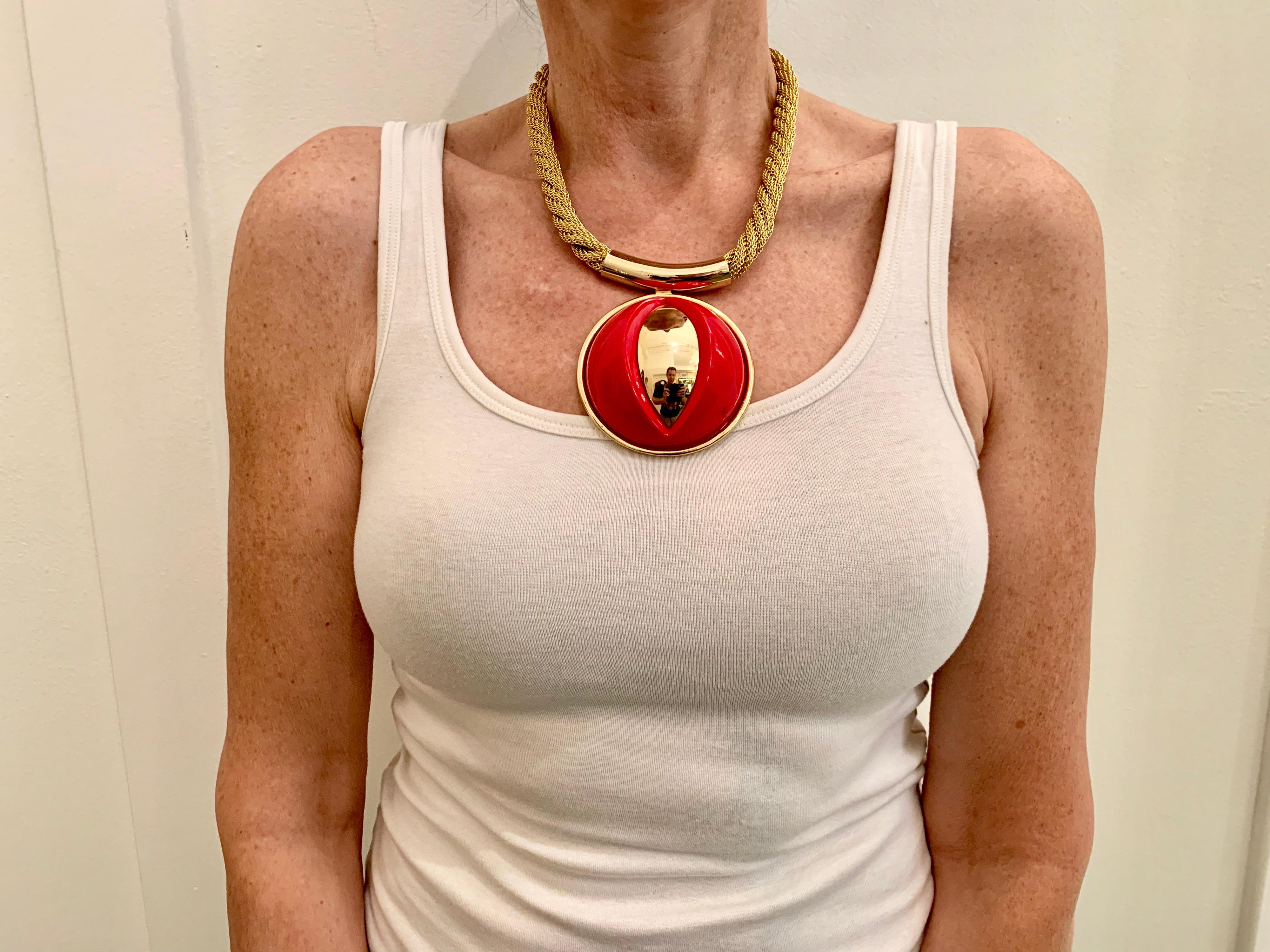 Vintage Lanvin Paris contemporary modern statement pendant necklace, made in France circa 1970 - the large statement necklace is comprised out of a thick gold-tone rope mesh chain, which is adorned by a large architectural circular resin pendant