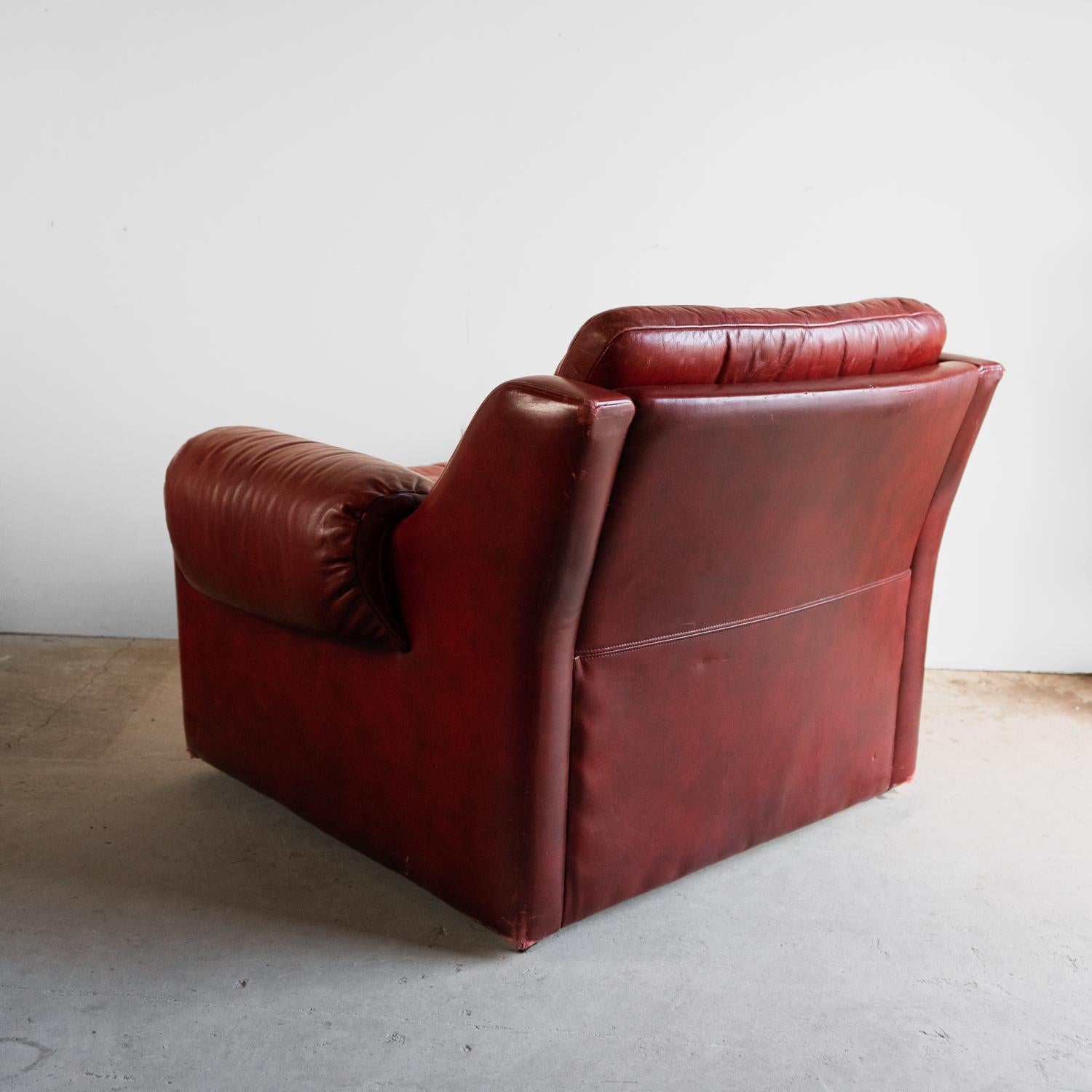 Vintage Red Leather Armchair And Footstool, Mid 20th Century Chair For Sale 6