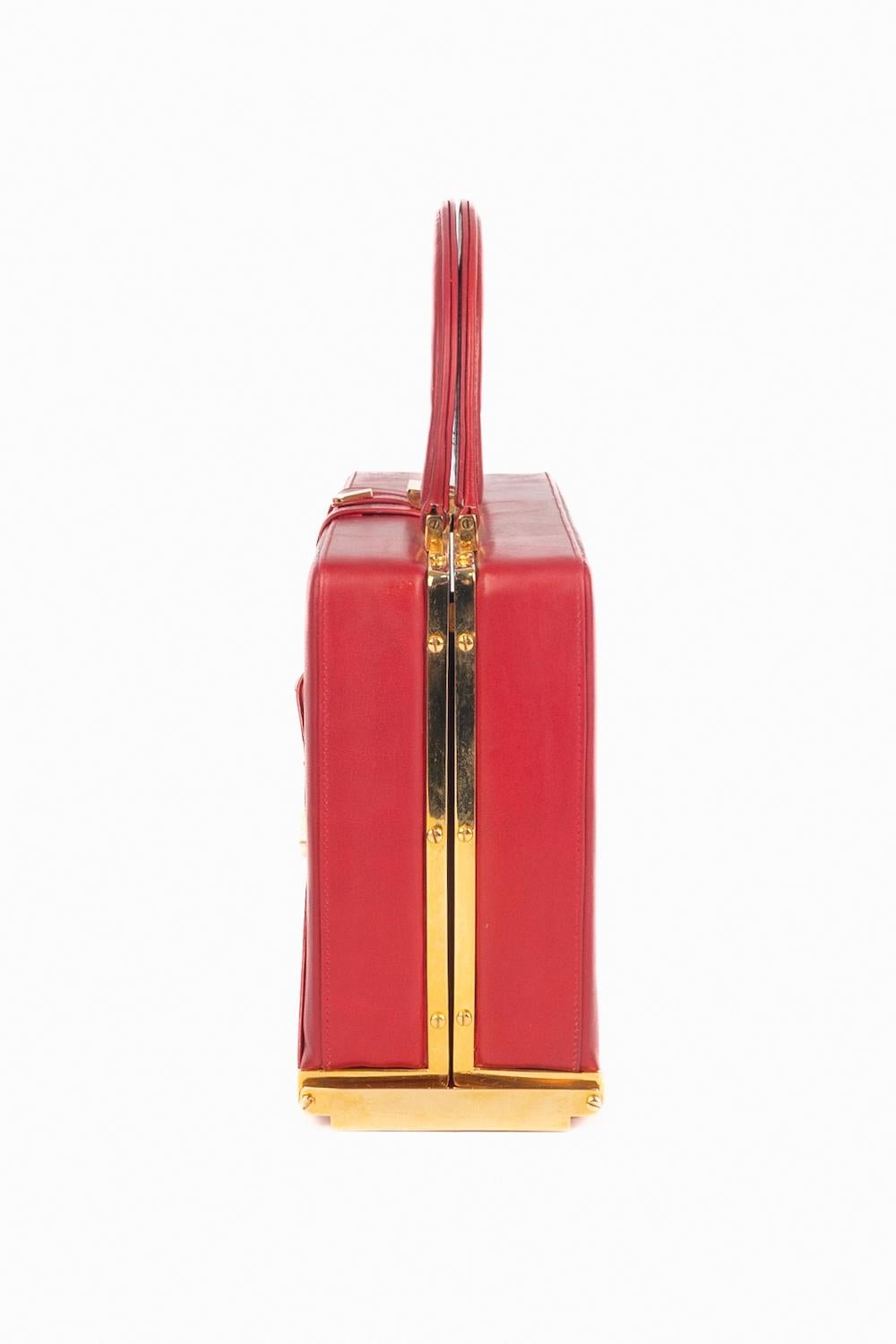 Sac en cuir rouge vintage en vente 2