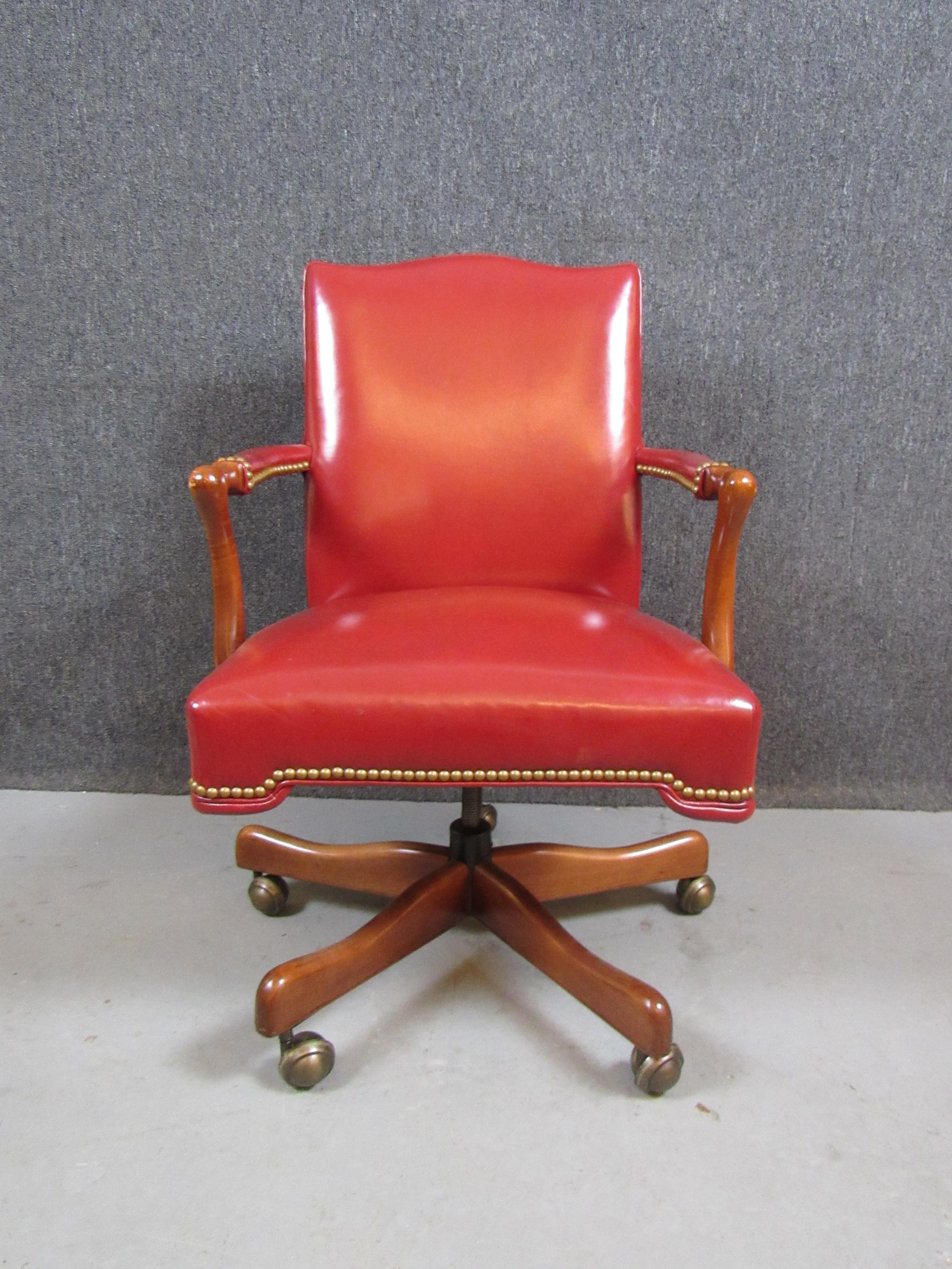 Bring home traditional styling with modern features with this vintage desk chair from North Carolina's Thomasville Furniture. This Chesterfield-influenced swivel chair sports a full red-leather upholstery and a rolling 5-point base. Brass tacks add